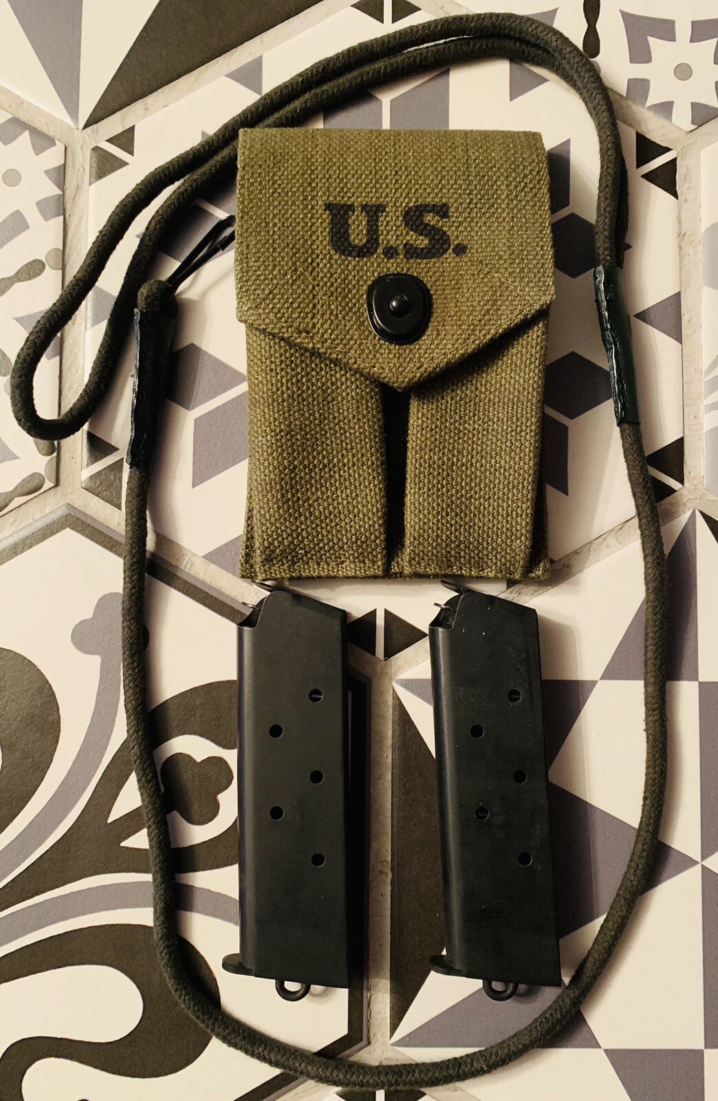 WW1 WW2 Double Mag Pouch & (2) 1911 45 acp 7 round magazines & lanyard WWII WW1 WW2 Double Mag Pouch & (2) 1911 45 acp 7 round magazines & lanyard WWII