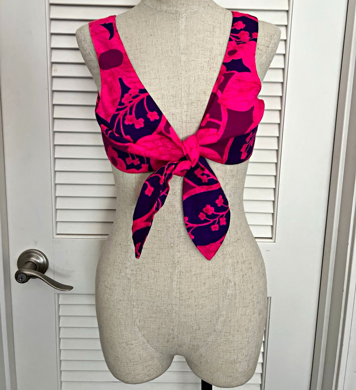 Vintage 60s/70s Penneys Hawaii Floral Tie-Front crop Top Pink Purple neon xs