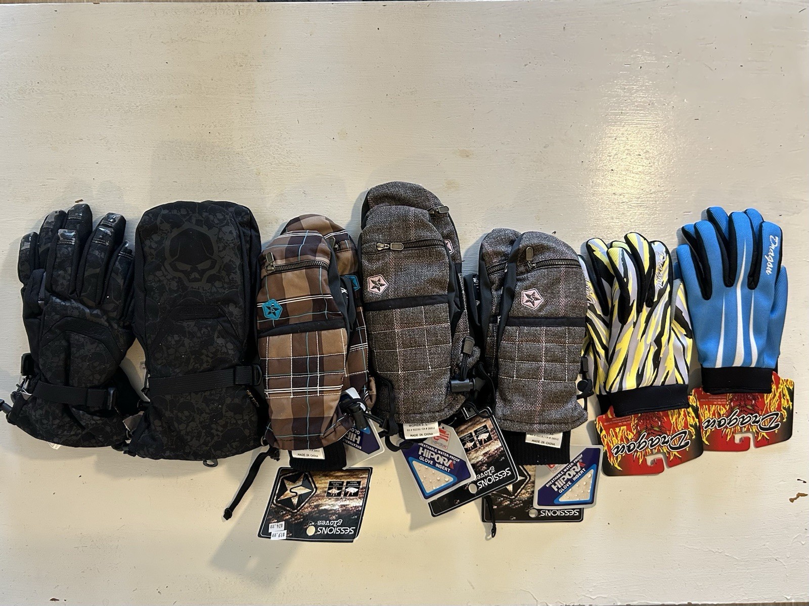 Snow Gloves & Mitts Lot (7) Pairs Snow Gloves & Mitts Lot (7) Pairs
