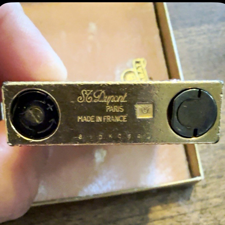 Dupont S.T. Dupont Paris Made in France Gold Tone Textured Collectible Lighter Dupont S.T. Dupont Paris Made in France Gold Tone Textured Collectible Lighter