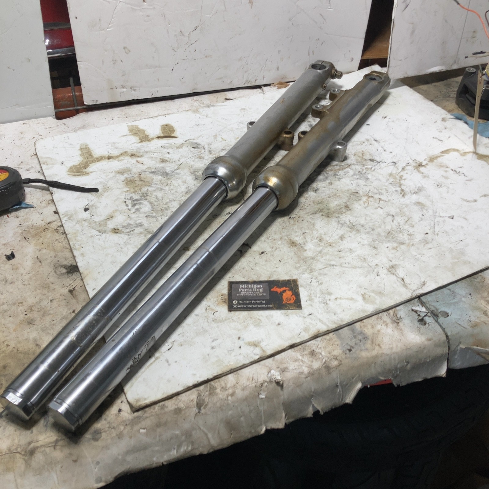 04-05 Harley Dyna OEM Front Fork Set Pair Shock Suspension NEED RESEAL STRAIGHT