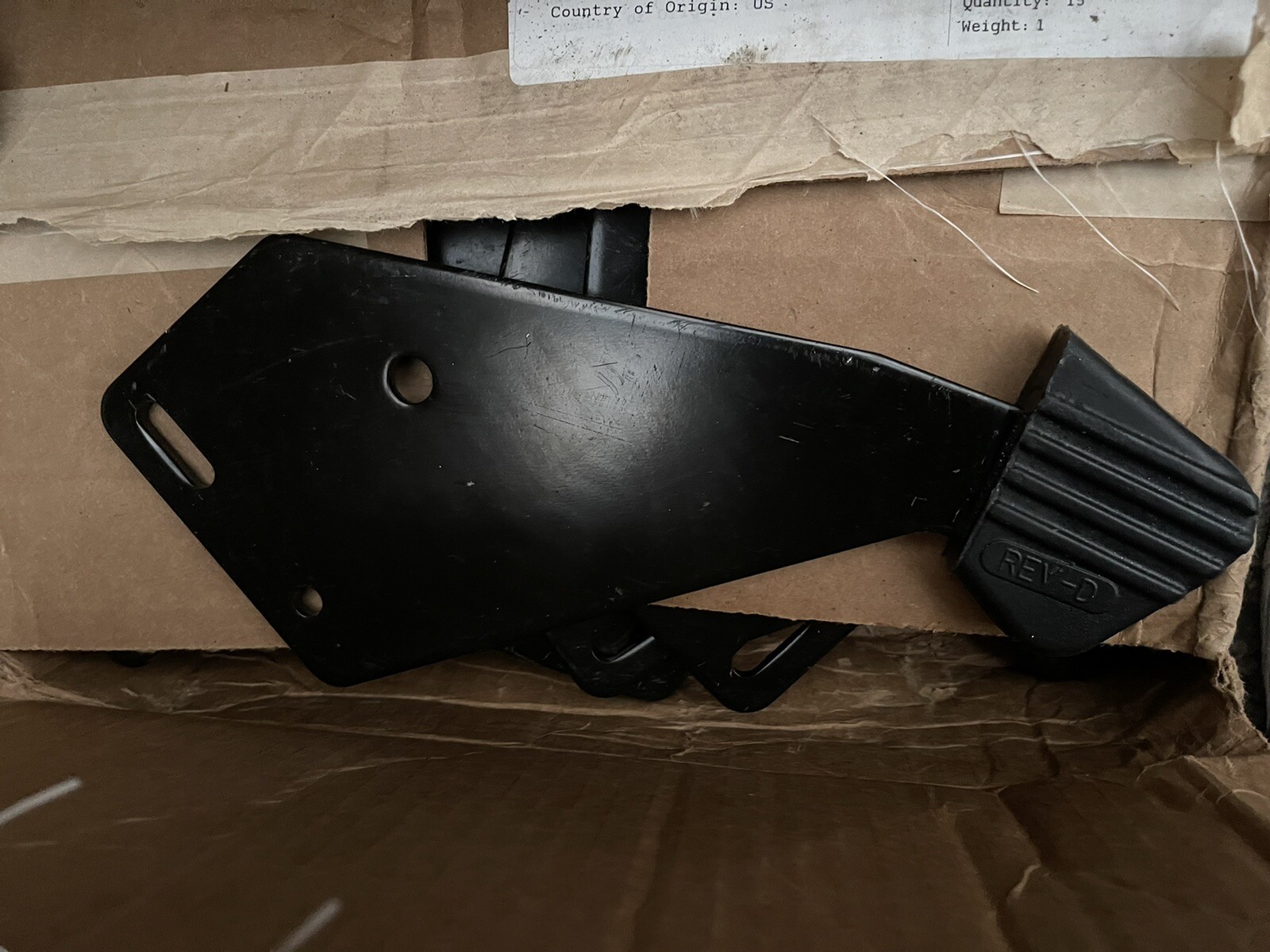 GENUINE NAVISTAR INTERNATIONAL 3577047C2 IC HOOD SUPPORT BRACKET GENUINE NAVISTAR INTERNATIONAL 3577047C2 IC HOOD SUPPORT BRACKET
