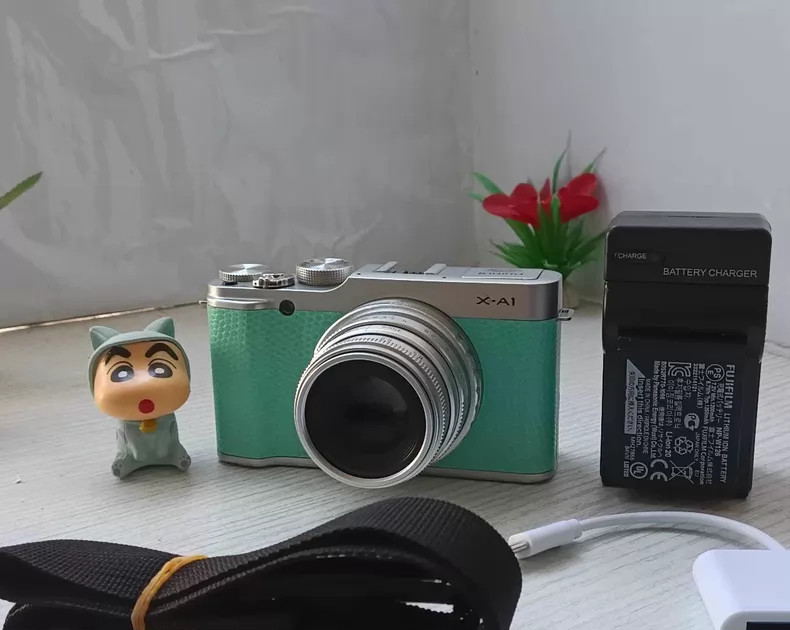 FUJIFILM X-A1 16.3MP Mirrorless Digital Camera W/ 35mm f/1.6 MF lens English FUJIFILM X-A1 16.3MP Mirrorless Digital Camera W/ 35mm f/1.6 MF lens English