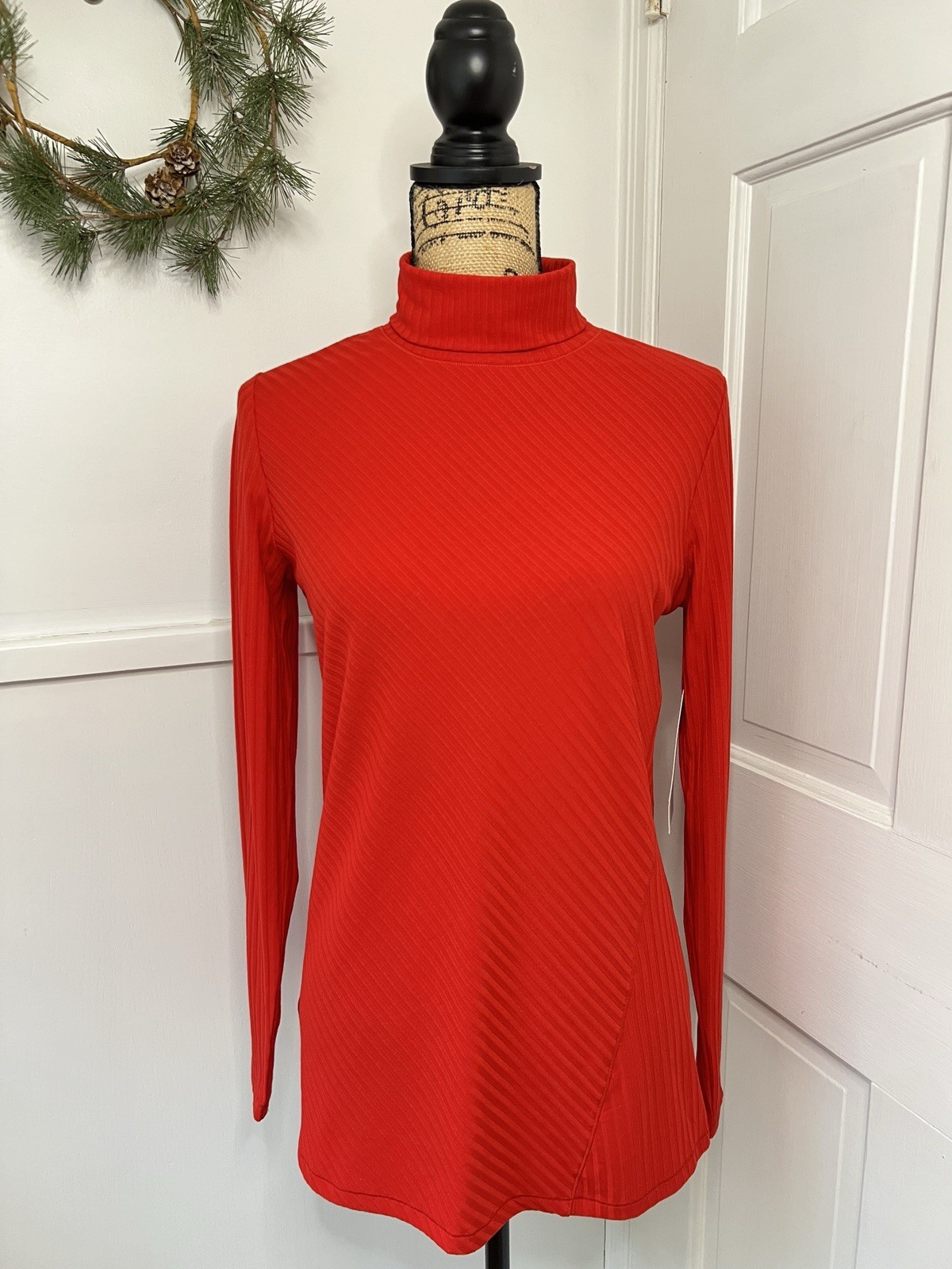 Athleta Women\'s Red Essence Ribbed Athletic Turtleneck NWT Size M
