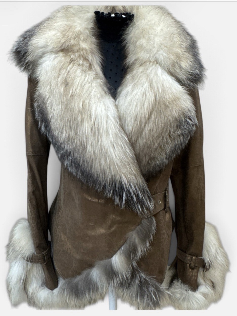 Stunning  Italian LambSkin Leather Large Real Raccoon Fur Trim Great condit.