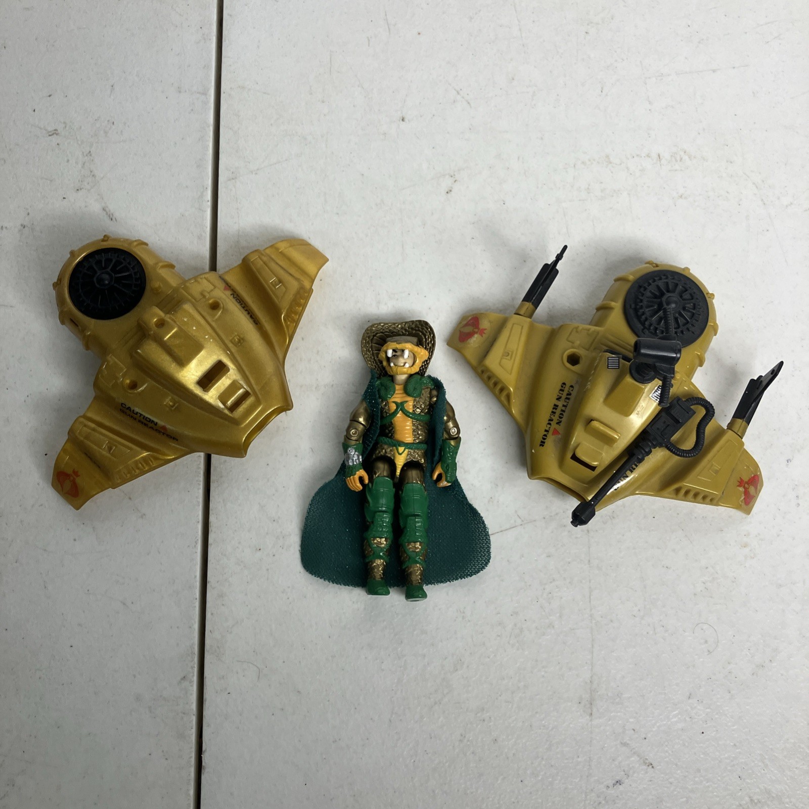 GI Joe Hasbro 1986 Serpentor V1 Cobra Emperor With 2 Air Chariot InComplete GI Joe Hasbro 1986 Serpentor V1 Cobra Emperor With 2 Air Chariot InComplete