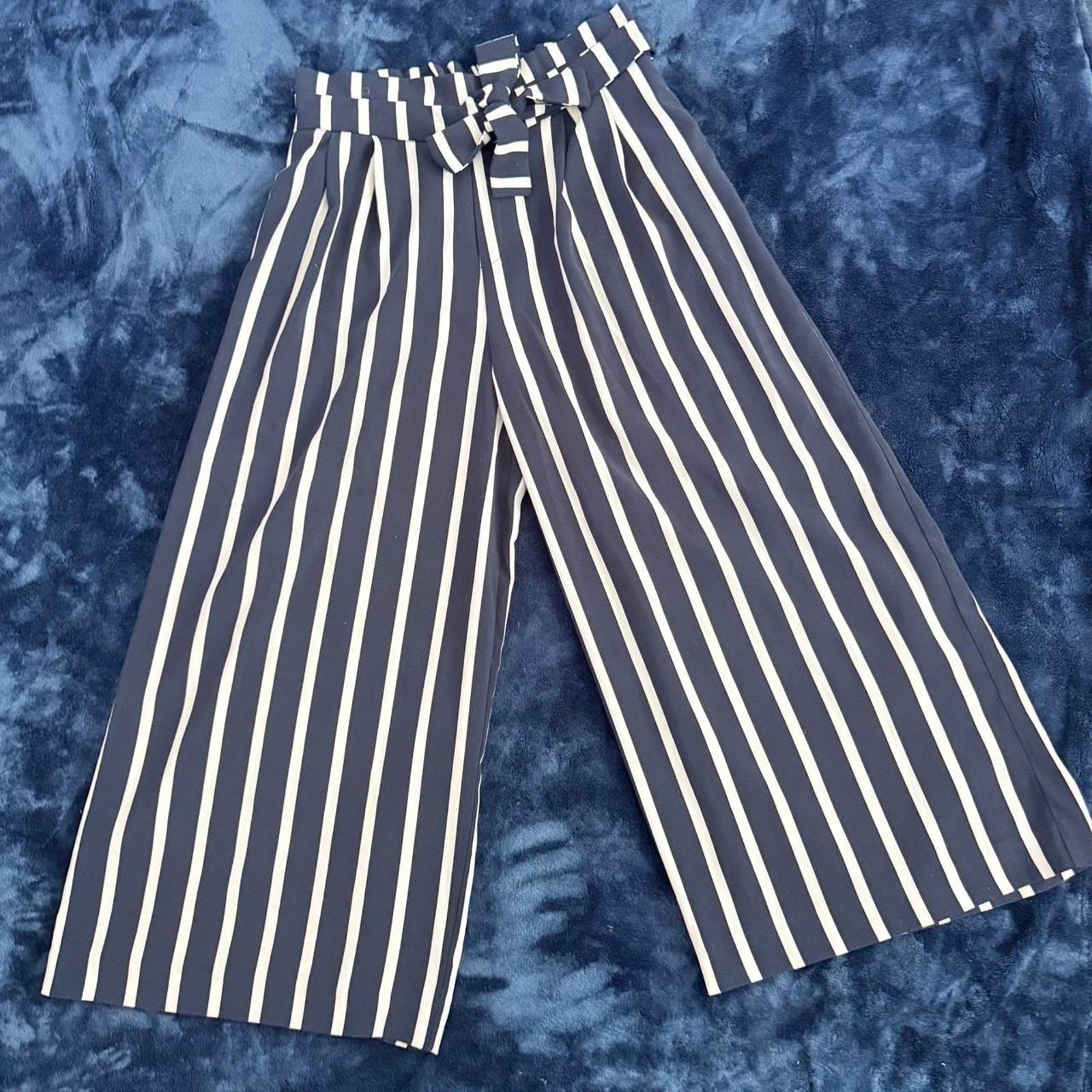 Zara Trafaluc size M navy & white striped wide leg PAPERBAG pants POCKETS OFFICE