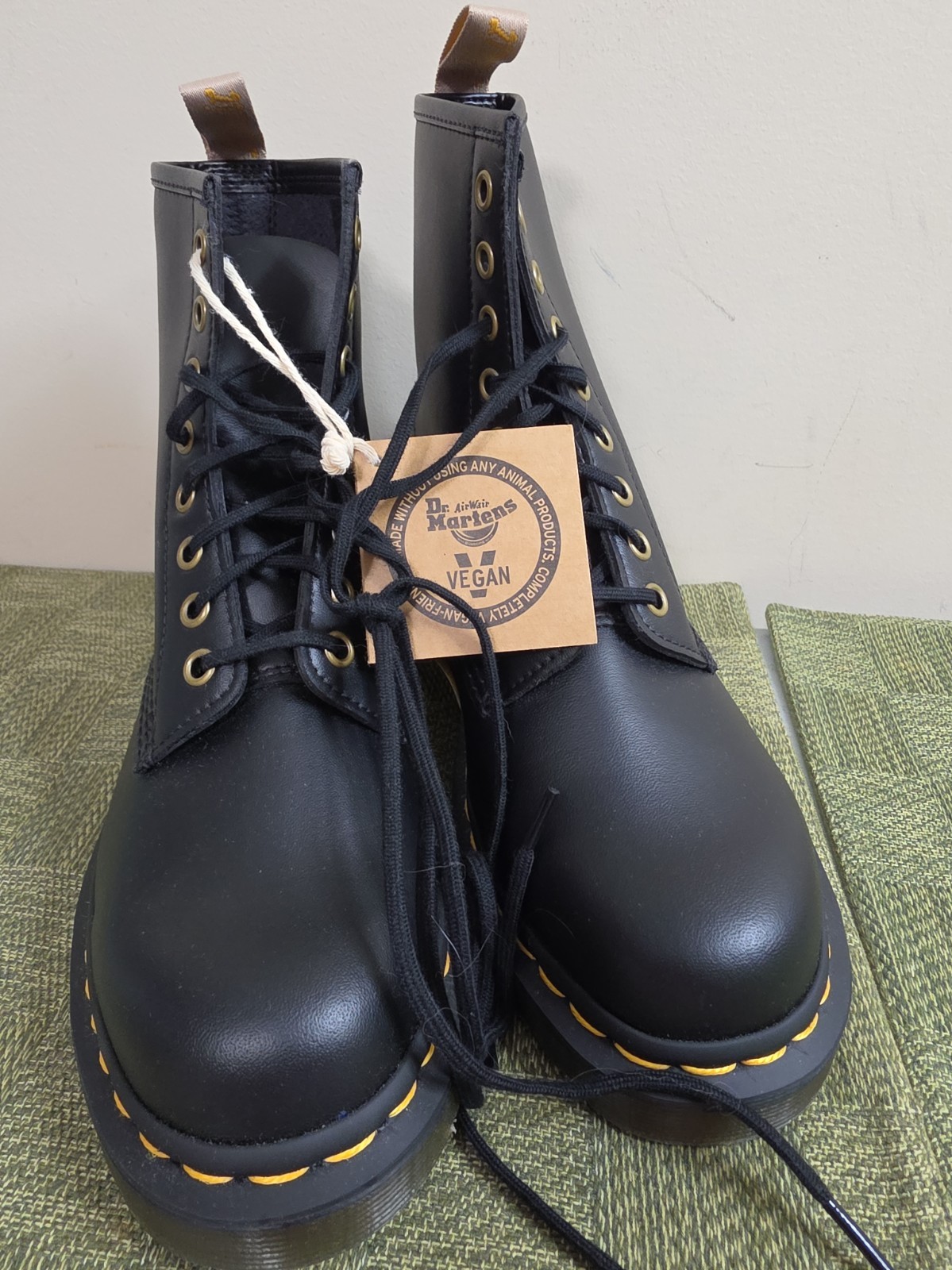 New Dr. Martens Black Boots Men\'s US 5 Women\'s US 6 UK 4 New Dr. Martens Black Boots Men\'s US 5 Women\'s US 6 UK 4