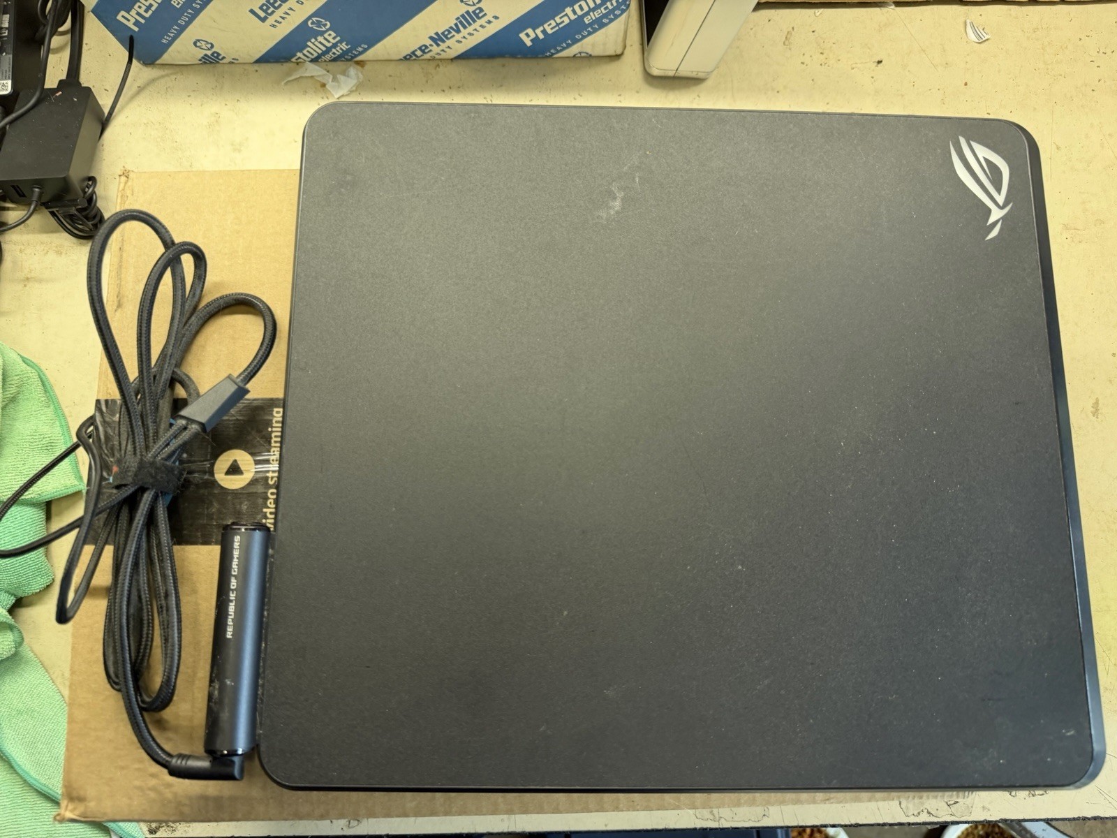 ASUS ROG Republic of Gaming Balteus Qi Mouse Pad NH02 14.5x12.5 ASUS ROG Republic of Gaming Balteus Qi Mouse Pad NH02 14.5x12.5