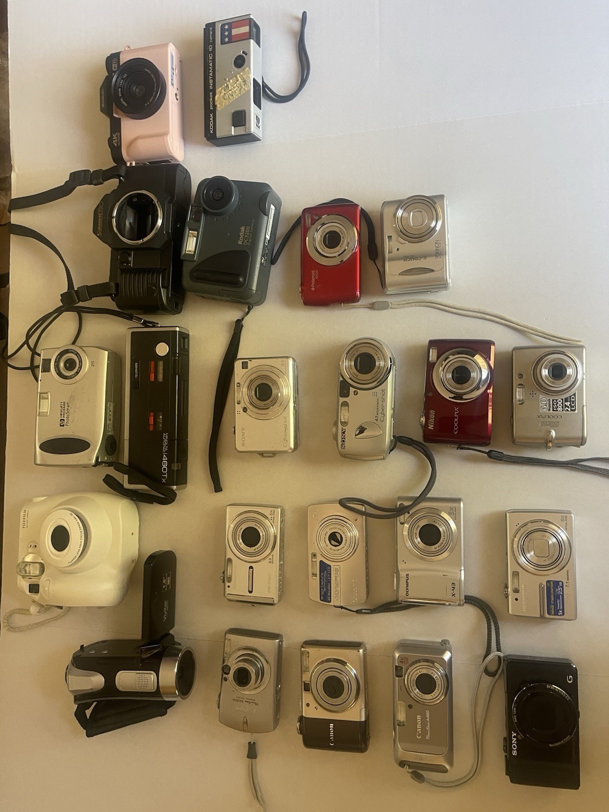 Mixed Lot of 21 Cameras - UNTESTED- Sold AS-IS For Parts Repairs - READ DETAILS Mixed Lot of 21 Cameras - UNTESTED- Sold AS-IS For Parts Repairs - READ DETAILS