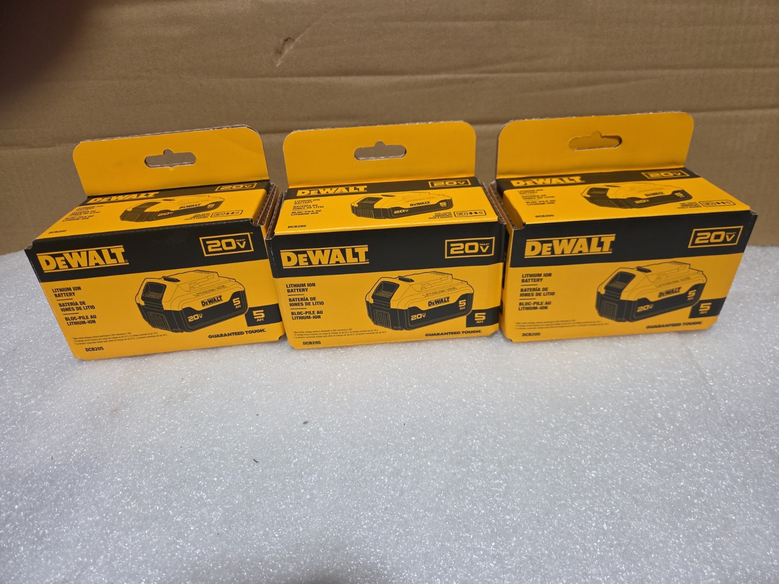 Lot (3) Brand New Genuine DEWALT DCB205 20V MAX 20 Volt Li-ion 5.0Ah Battery OEM Lot (3) Brand New Genuine DEWALT DCB205 20V MAX 20 Volt Li-ion 5.0Ah Battery OEM