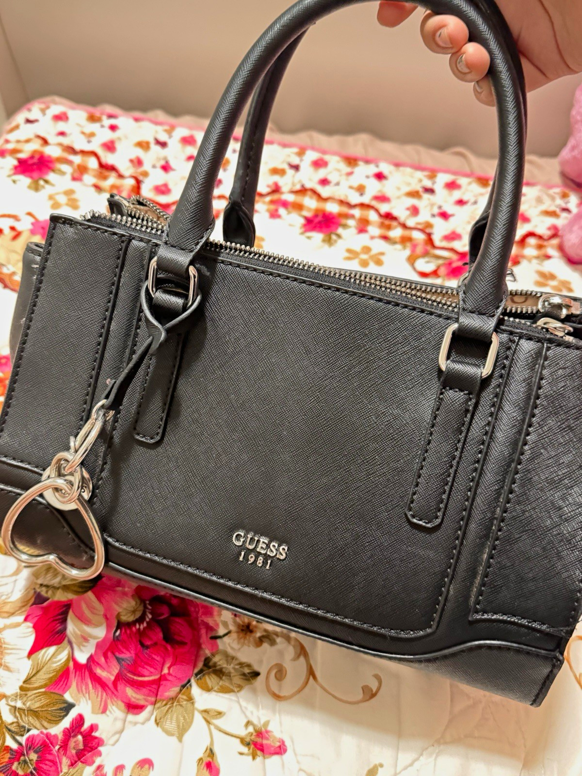 GUESS Black Satchel Top Handle Bag Zip Closure w/ Detachable Strap Vintage Bag GUESS Black Satchel Top Handle Bag Zip Closure w/ Detachable Strap Vintage Bag