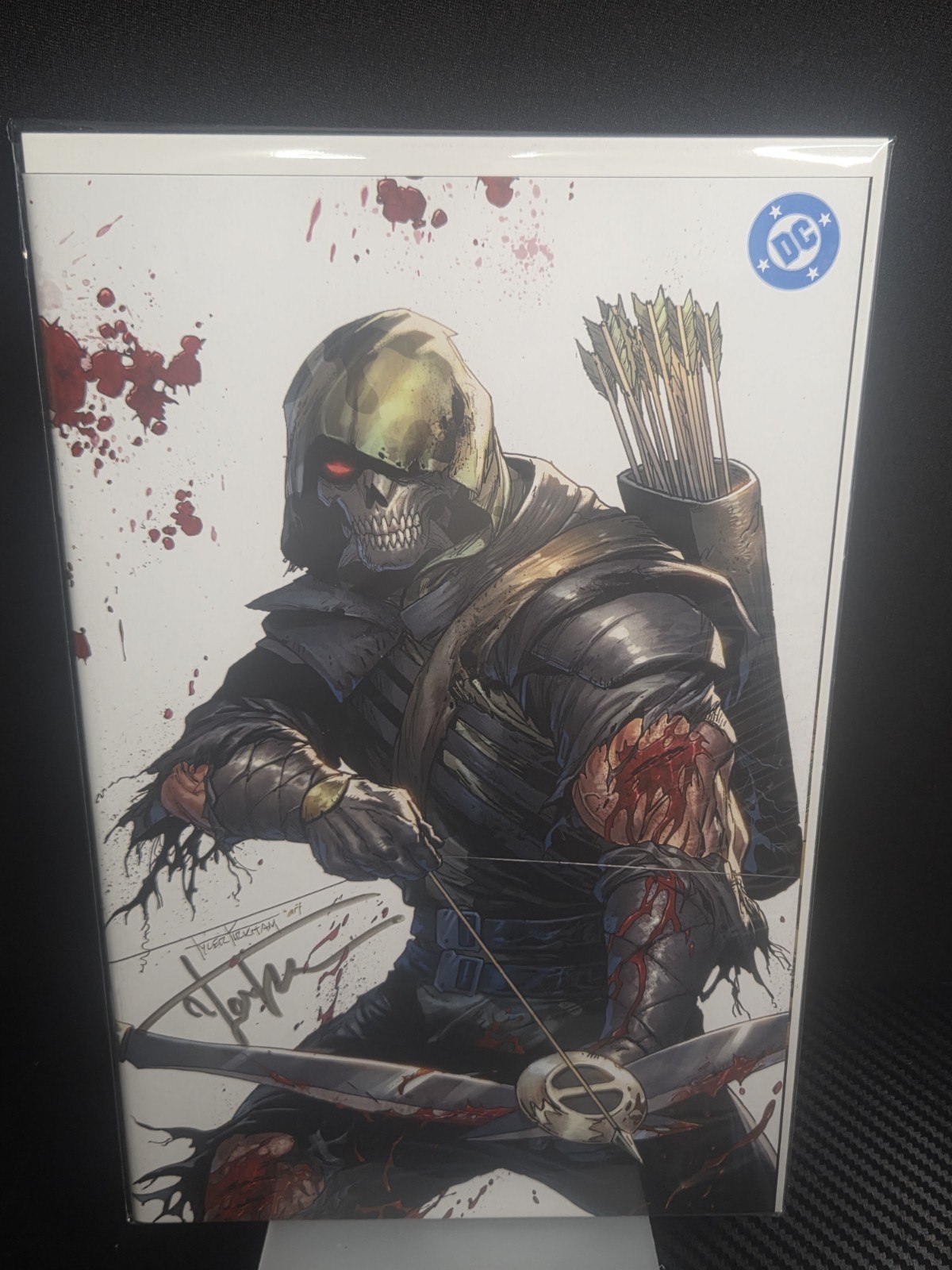 SIGNED WITH COA VIRGIN VARIANT ABSOLUTE GREEN ARROW 1 KIRKHAM BATTLE DAMAGE SIGNED WITH COA VIRGIN VARIANT ABSOLUTE GREEN ARROW 1 KIRKHAM BATTLE DAMAGE