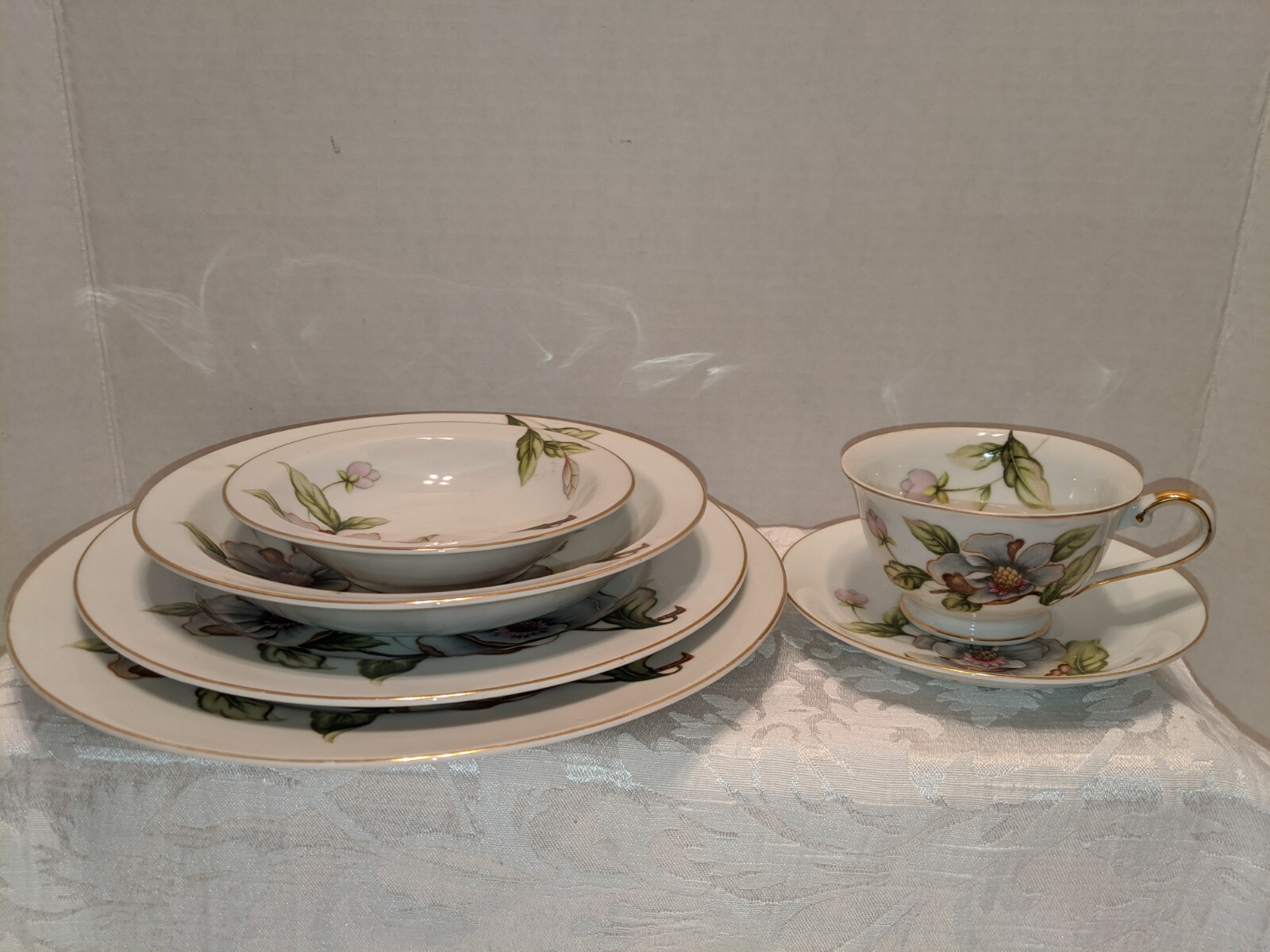 Vintage Roselyn China Japan Dogwood 6 Piece Place Setting For 4 (24) Pieces Vintage Roselyn China Japan Dogwood 6 Piece Place Setting For 4 (24) Pieces