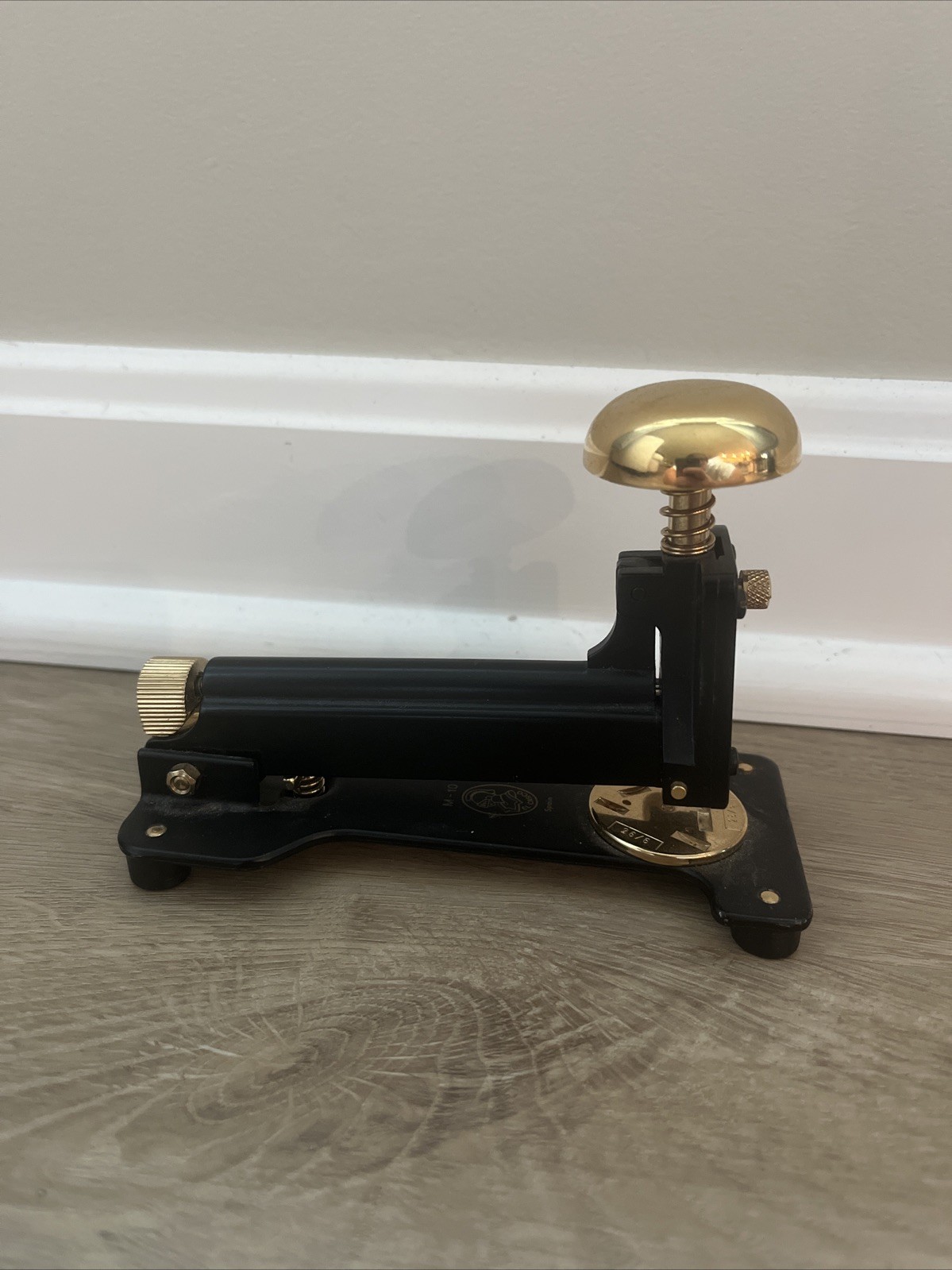 El Casco Desk Stapler M-10 Gold & Black Made in Spain