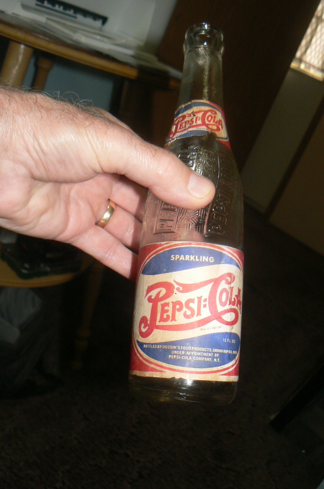 RARE 1930s-1940s Double Dot Pepsi Cola Paper Label Bottle. GRAND RAPIDS, MICH. RARE 1930s-1940s Double Dot Pepsi Cola Paper Label Bottle. GRAND RAPIDS, MICH.