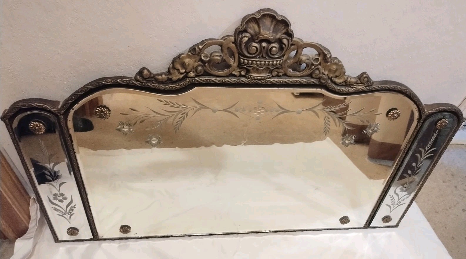 Antique INCOMPARABL 4090 Trademark Baltimore MD, Ornate Triple-Panel Wall Mirror Antique INCOMPARABL 4090 Trademark Baltimore MD, Ornate Triple-Panel Wall Mirror