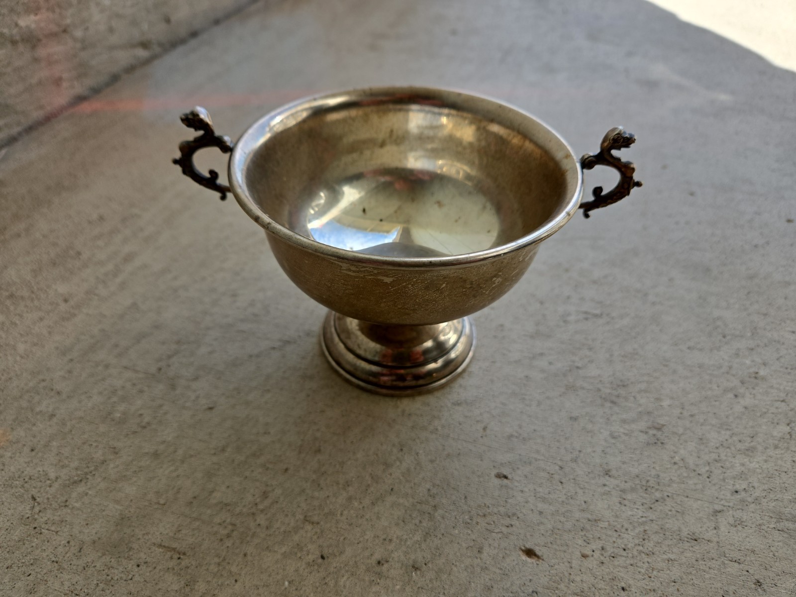 Vintage Reed & Barton Sterling Silver X18 Dragon Handled Footed Bowl 6.8 Ounces Vintage Reed & Barton Sterling Silver X18 Dragon Handled Footed Bowl 6.8 Ounces