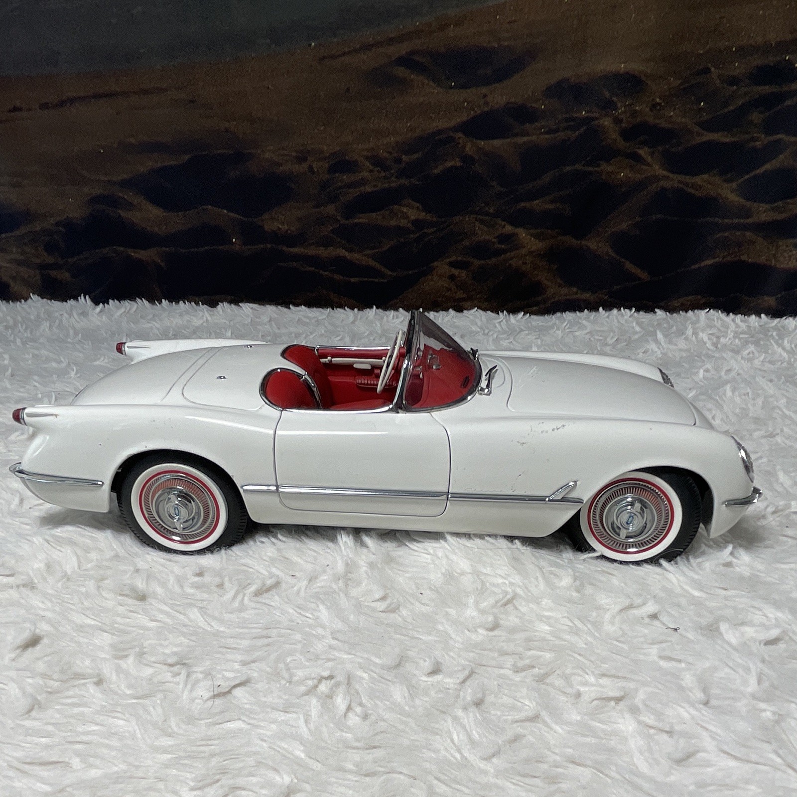AUTOart Millennium 1953 Chevrolet Corvette Polo White Ex Vibrant Red Interior AUTOart Millennium 1953 Chevrolet Corvette Polo White Ex Vibrant Red Interior