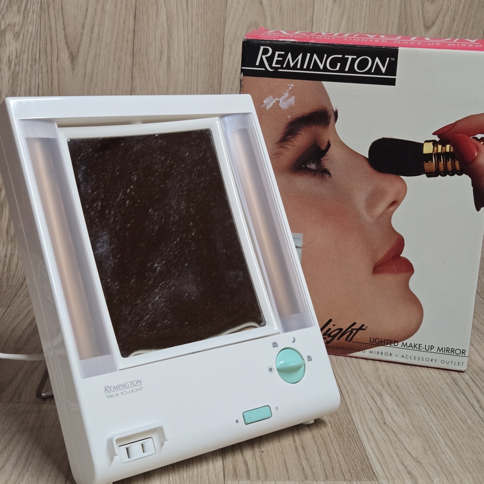 VTG Remington True to Light MAKEUP MIRROR LM-7 Dual SIDED w/Outlet 4 Modes WORKS VTG Remington True to Light MAKEUP MIRROR LM-7 Dual SIDED w/Outlet 4 Modes WORKS