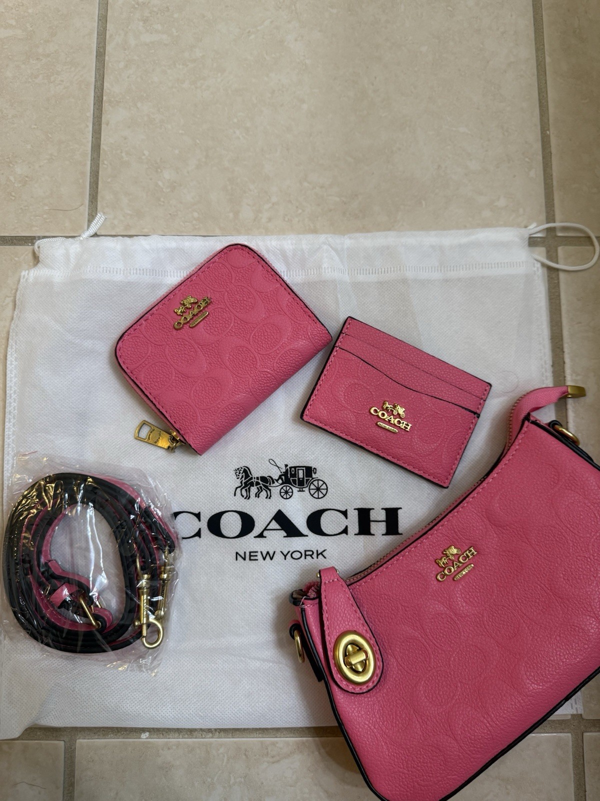 Brand new pink coach sey of 3 comes with a zip waller and a card holder #coach