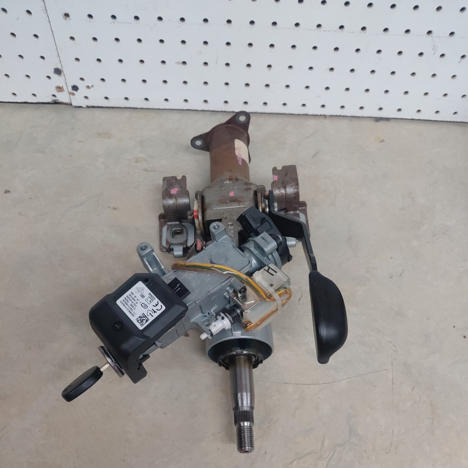 2005-2010 Chevy Cobalt Ignition Switch Lock Cylinder Assembly With Key OEM Used 2005-2010 Chevy Cobalt Ignition Switch Lock Cylinder Assembly With Key OEM Used