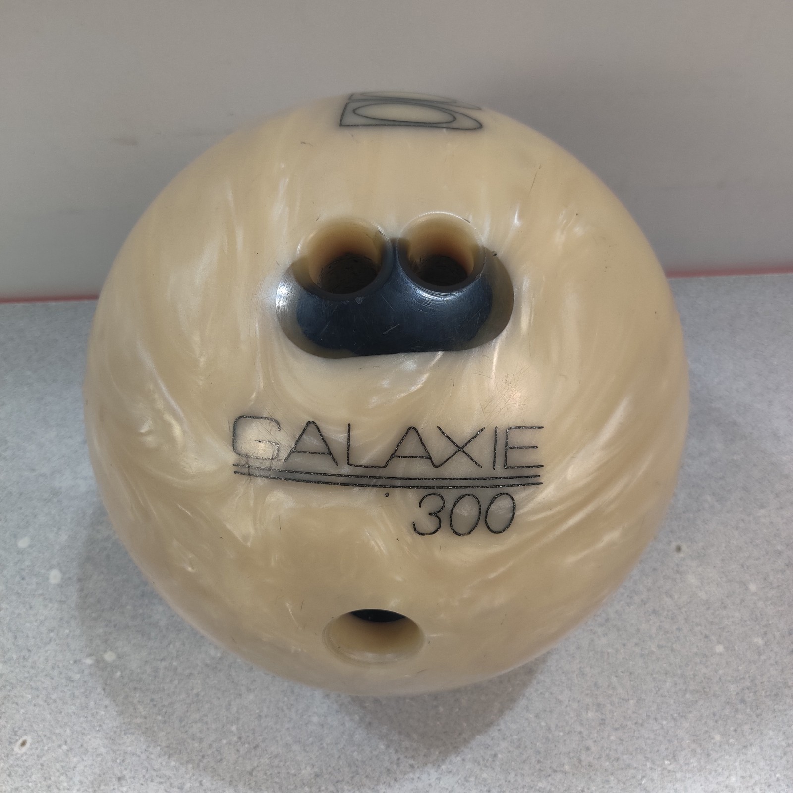 Vintage Brunswick Galaxie 300 White Bowling Ball - 12lb Vintage Brunswick Galaxie 300 White Bowling Ball - 12lb