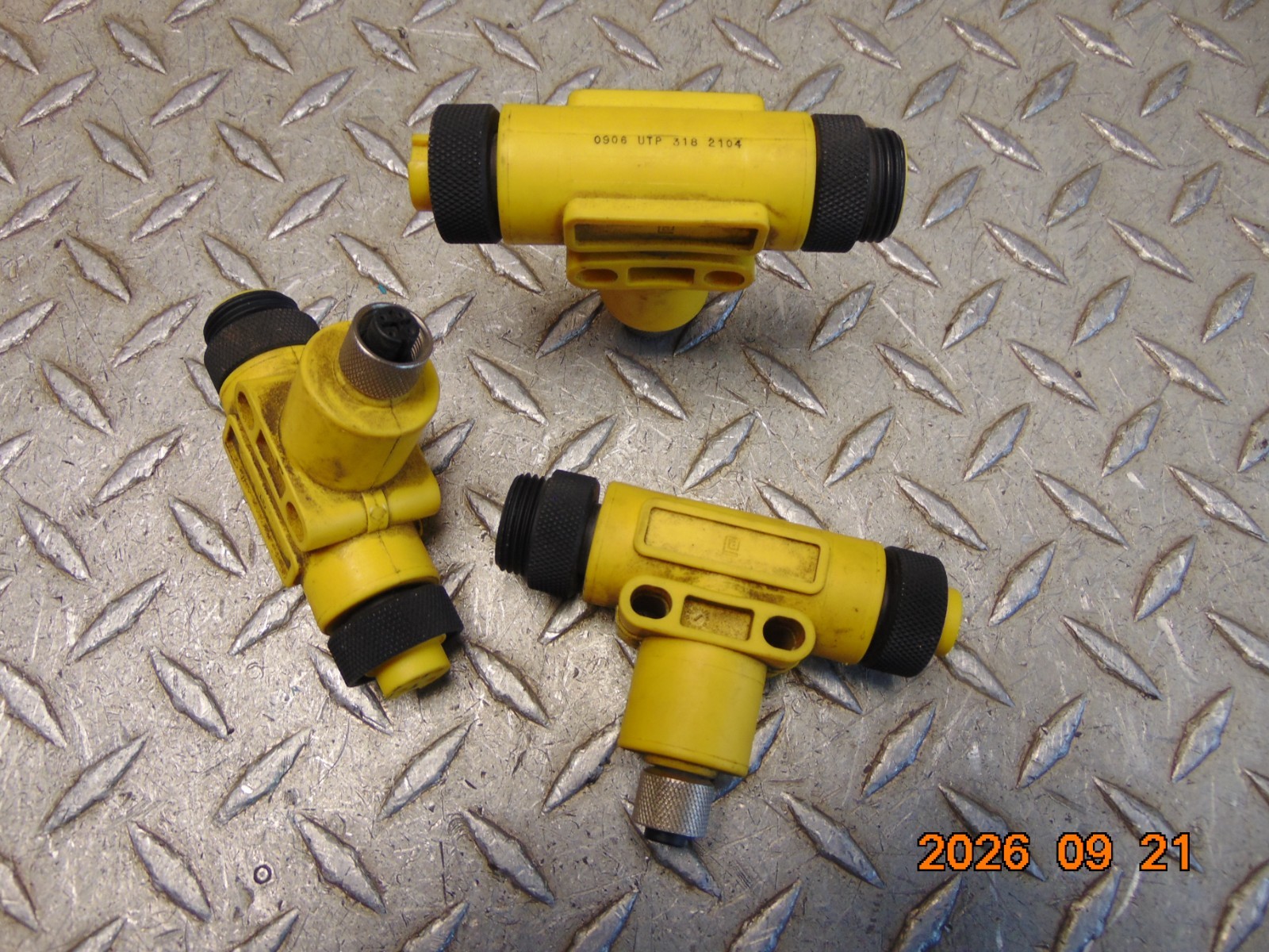 (1) LUMBERG AUTOMATION 0906 UTP 318 SPLITTER T-CONNECTOR (1) LUMBERG AUTOMATION 0906 UTP 318 SPLITTER T-CONNECTOR