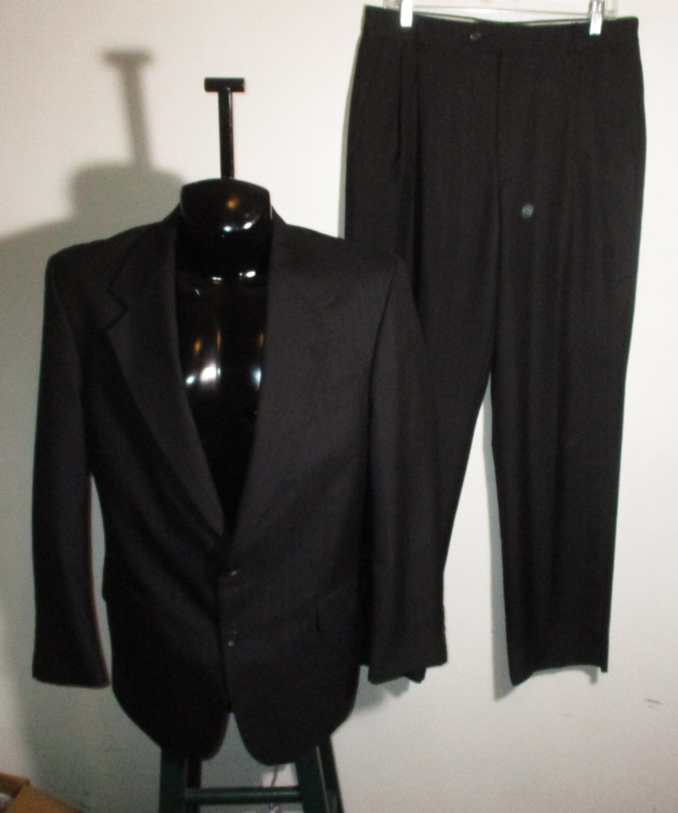 KILBURNE and FINCH Dark Gray Wool 2 Pc Suit Men\'s Size 40R, 32X32