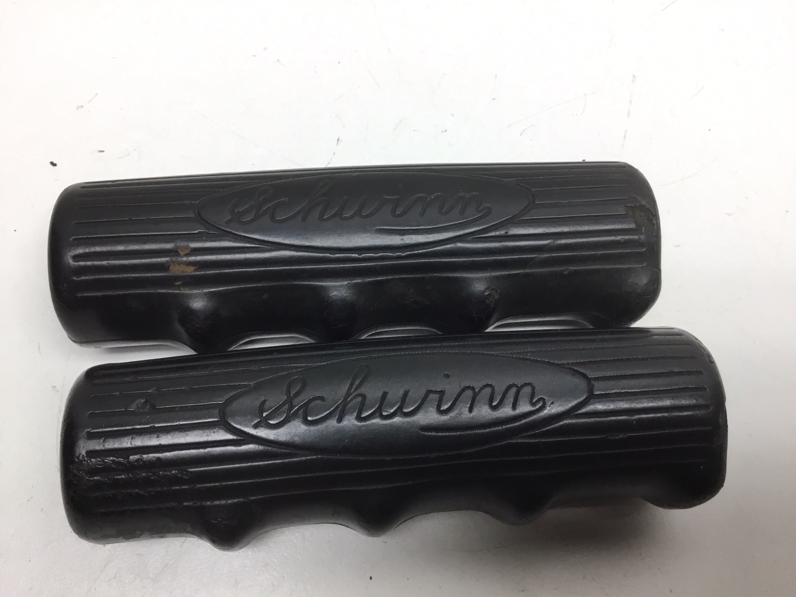 Vintage 1940/50s Schwinn Script Oval Bicycle Grips Hornet B6 Autocycle Vintage 1940/50s Schwinn Script Oval Bicycle Grips Hornet B6 Autocycle