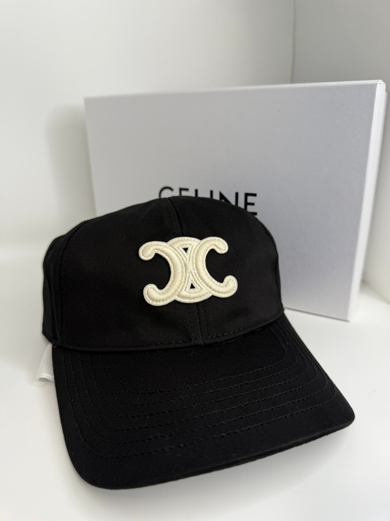 Celine Triomphe Black/Cream Adjustable Baseball Cap Women\'s Medium Celine Triomphe Black/Cream Adjustable Baseball Cap Women\'s Medium