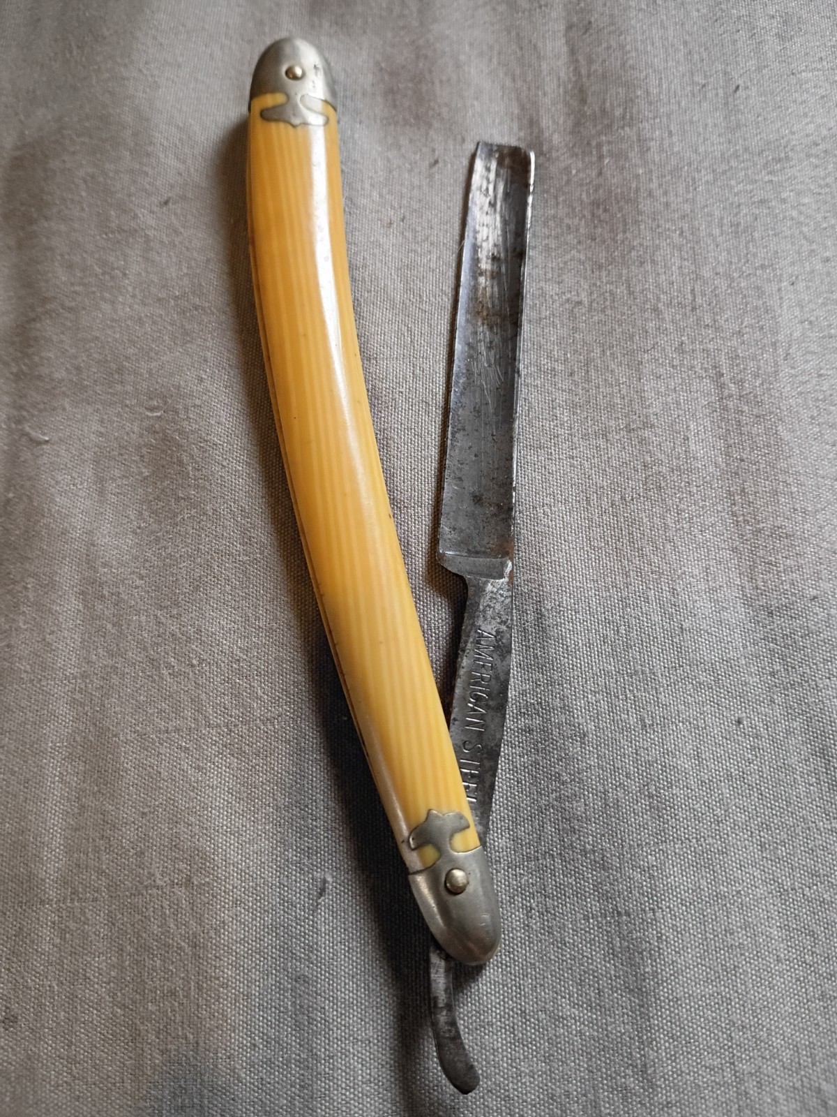 Antique American Steel Narrow Straight Razor. Antique American Steel Narrow Straight Razor.