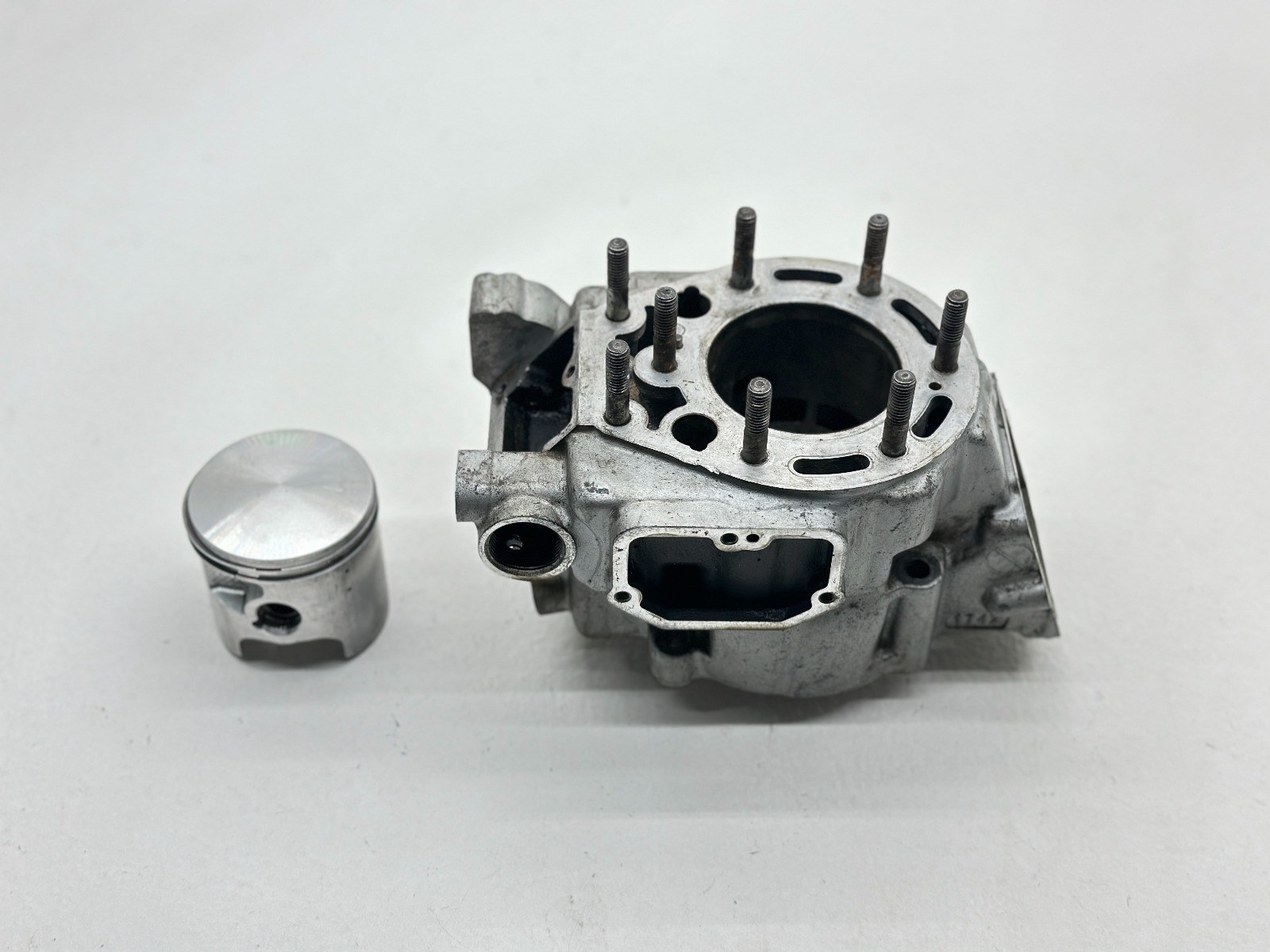 1995-2006 Kawasaki KDX200 Cylinder Barrel Piston Jug Engine Top OEM 11005-1742✅
