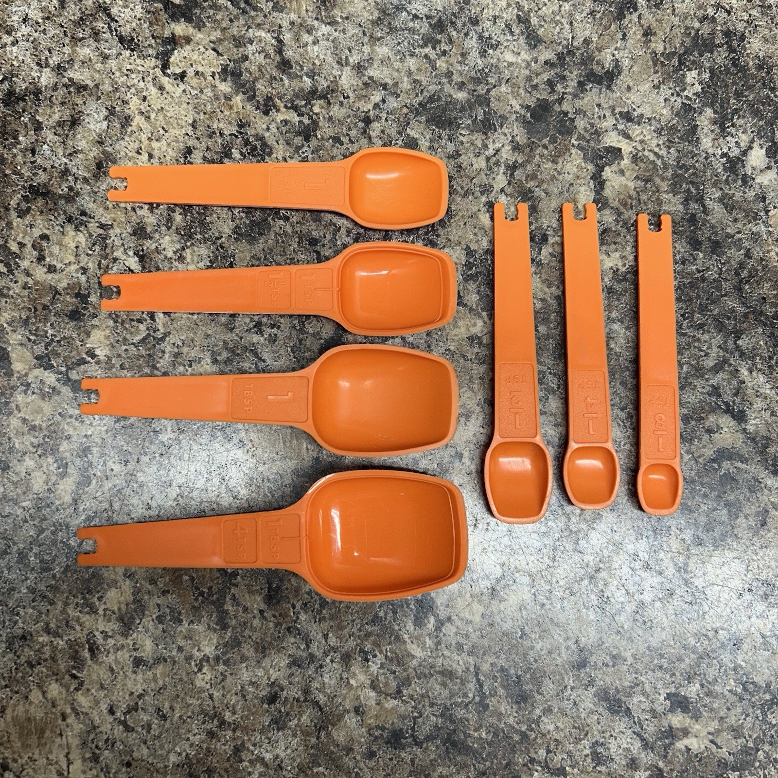 Vintage Orange Tupperware Measuring Spoons Complete No Ring