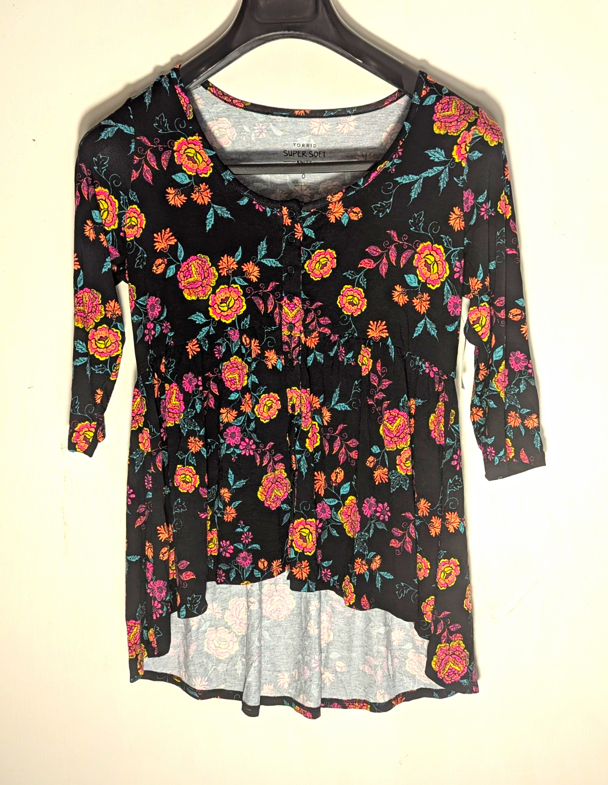 NWT Torrid Super Soft Black Floral Babydoll Tunic Top Hi-Low Size 0 Large 12 NWT Torrid Super Soft Black Floral Babydoll Tunic Top Hi-Low Size 0 Large 12