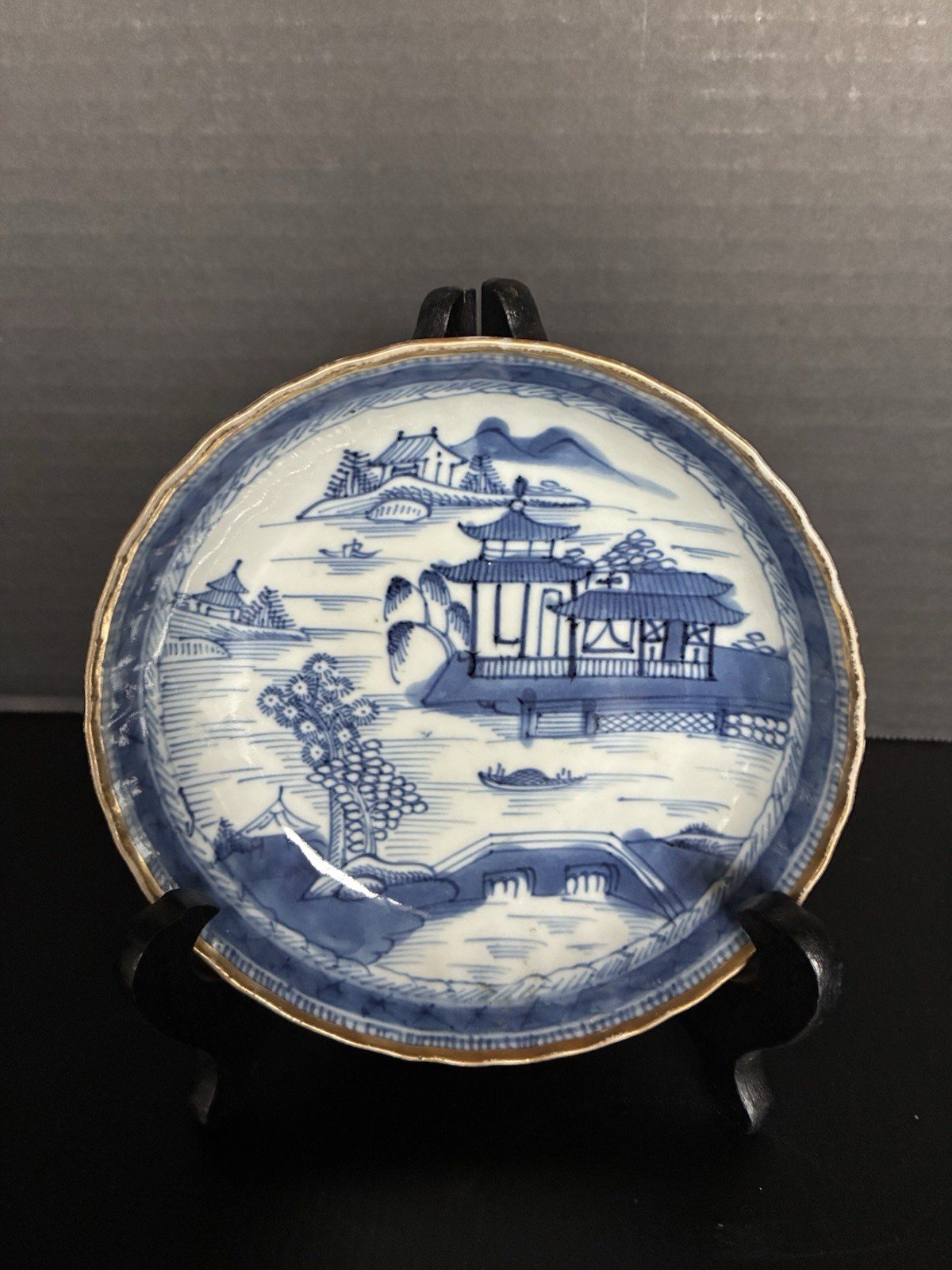 19th Century Chinese Export Canton Porcelain Dish 19th Century Chinese Export Canton Porcelain Dish