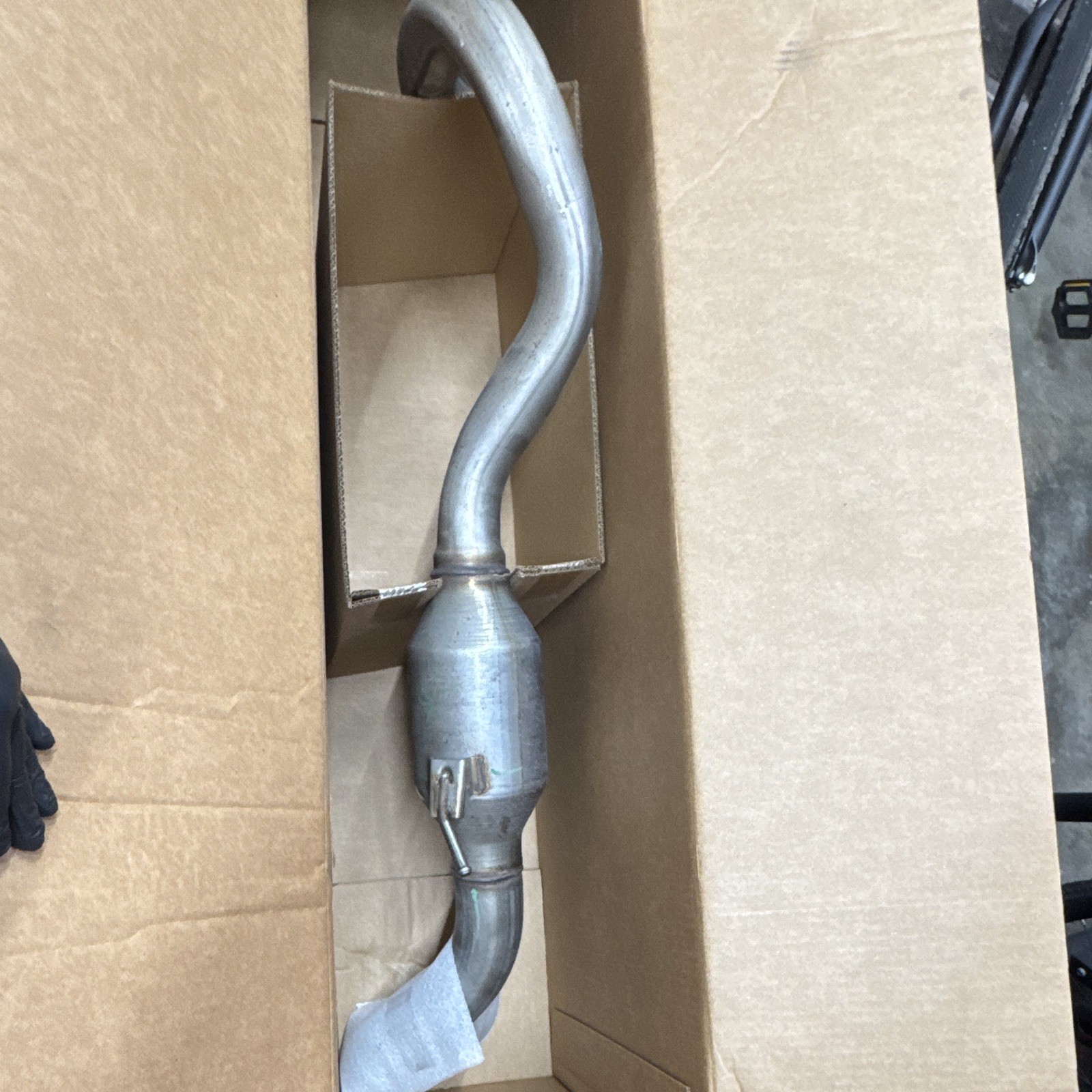 2022-2026 Toyota Tundra OEM Muffler Tailpipe Axle Back Muffler 2022-2026 Toyota Tundra OEM Muffler Tailpipe Axle Back Muffler