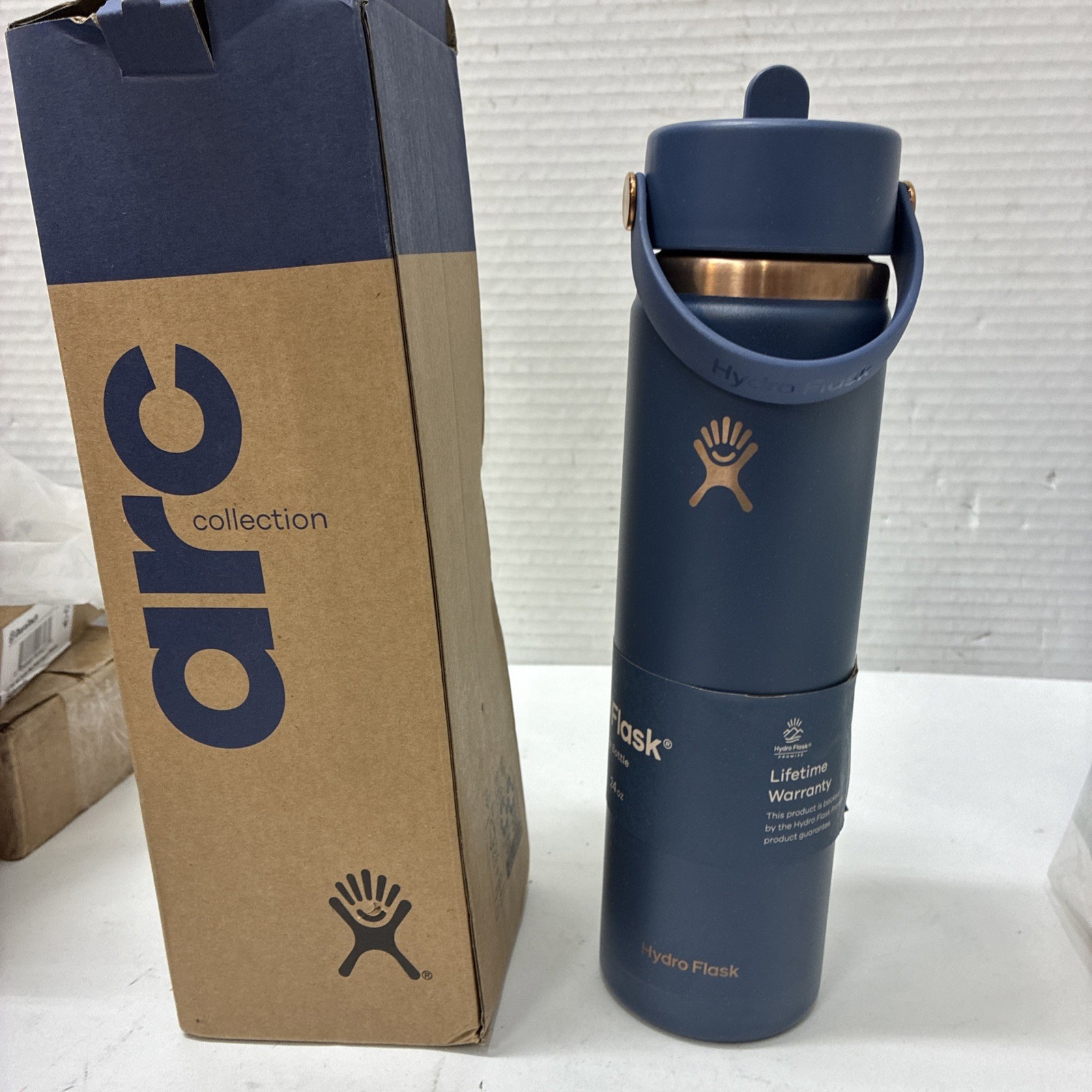 Keep Drinks Ice Cold All Day - 24oz Hydro Flask Water Bottle Keep Drinks Ice Cold All Day - 24oz Hydro Flask Water Bottle