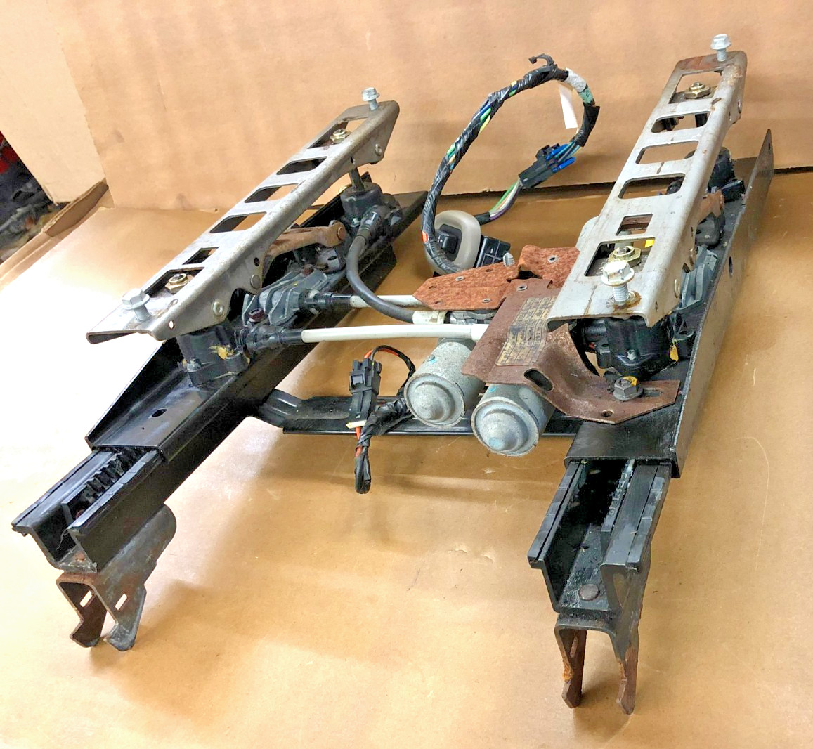 2003 pontiac grand am gt power seat track ( driver left ) 2001-2005 2003 pontiac grand am gt power seat track ( driver left ) 2001-2005