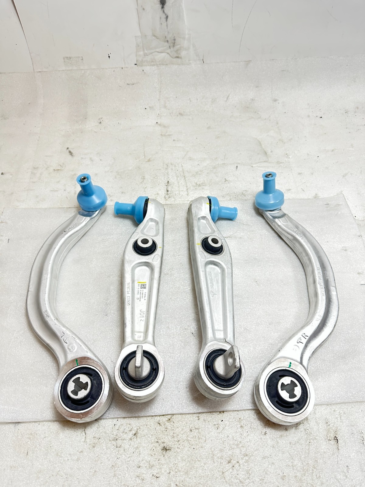4pcs OEM Front Control Arm Kit 104435400A&104435900A for 2020-2025 Tesla Model Y