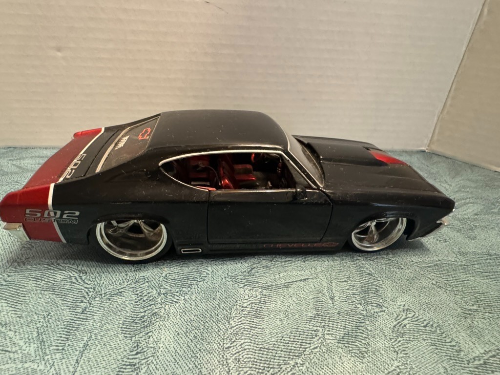 Big Block Jada 1:24 1969 Chevy Chevelle SS Black/Red *Rare* Big Block Jada 1:24 1969 Chevy Chevelle SS Black/Red *Rare*
