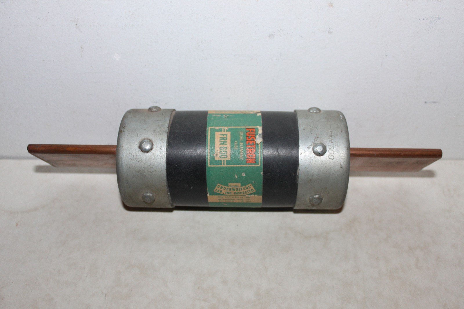 Bussmann Fusetron FRN600 dual-element fuse 600A 250V Bussmann Fusetron FRN600 dual-element fuse 600A 250V