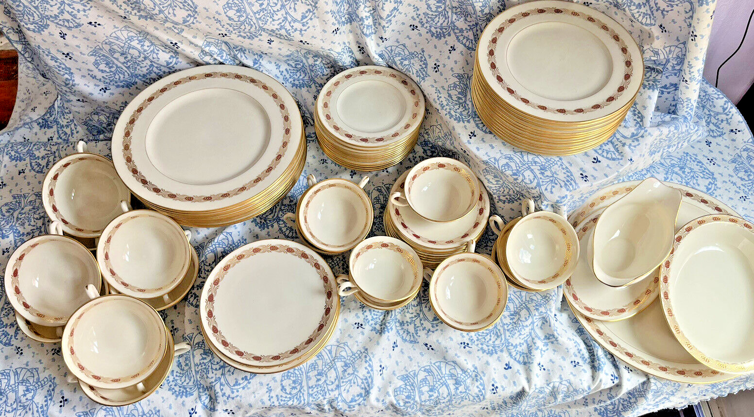 Beautiful 1937 Lenox China USA Pinehurst 0407R Set of 74 with Gold Rim Pinecones