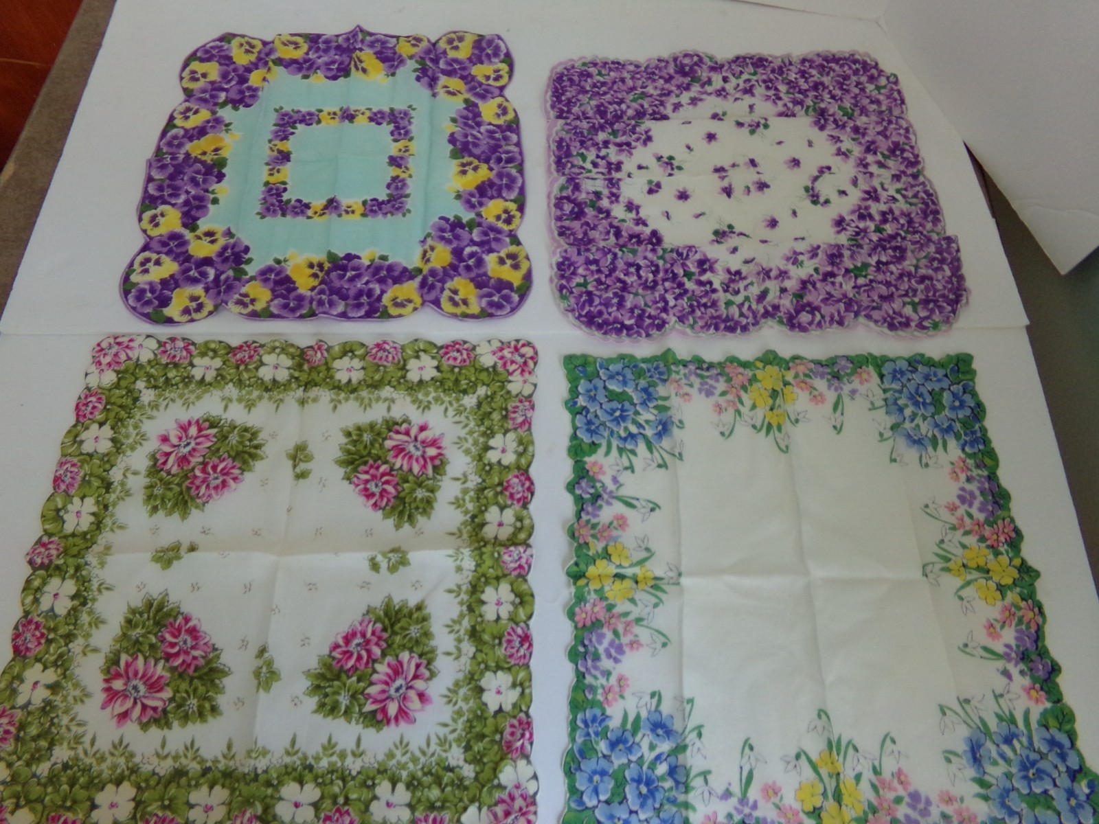 ANTIQUE MID CENTURY WOMEN HANKERCHIEFS ANTIQUE MID CENTURY WOMEN HANKERCHIEFS