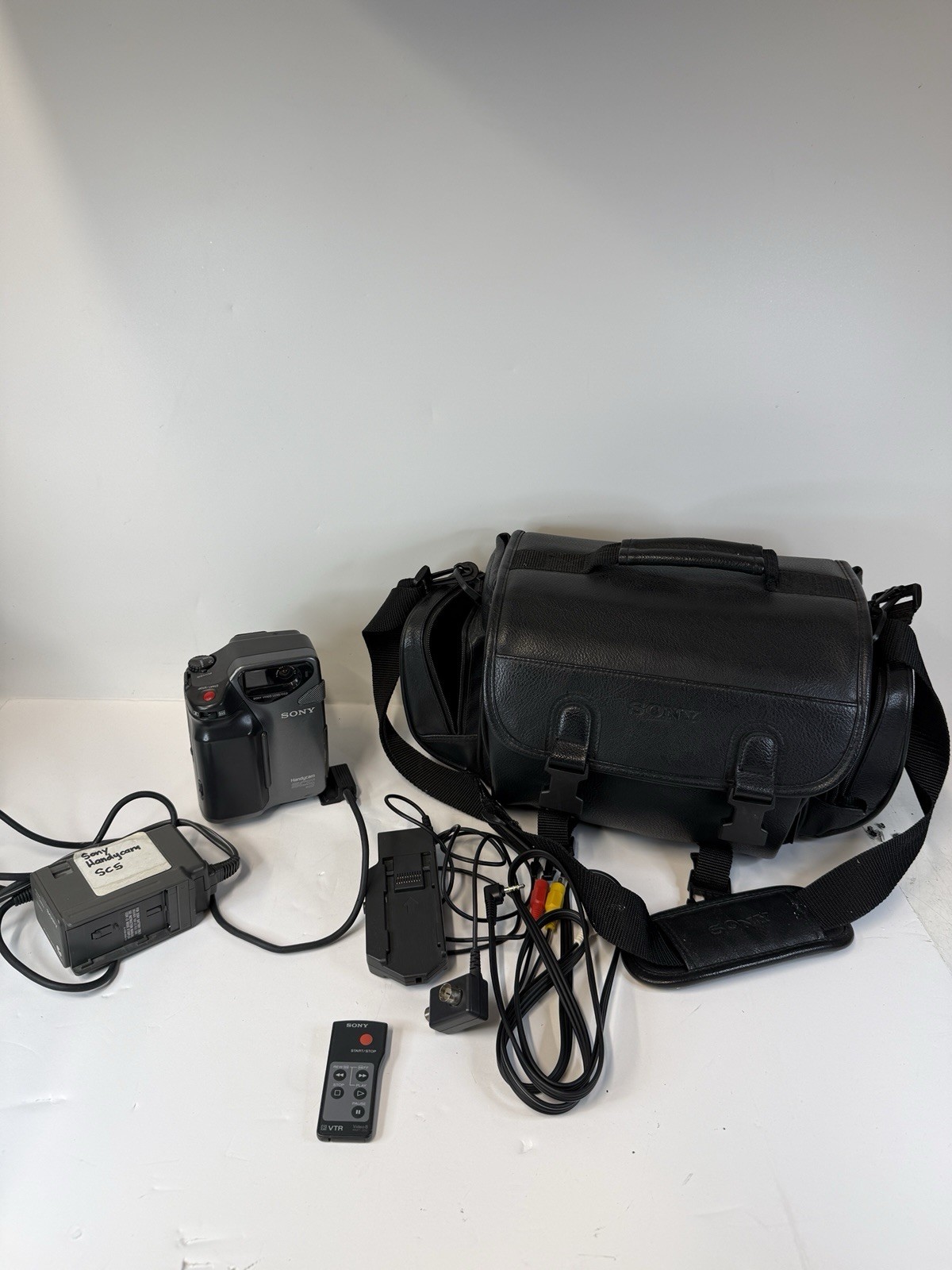 Sony Handycam CCD-SC5 Camcorder Tested & Working w/charger & RFU Adapter, Bag Sony Handycam CCD-SC5 Camcorder Tested & Working w/charger & RFU Adapter, Bag