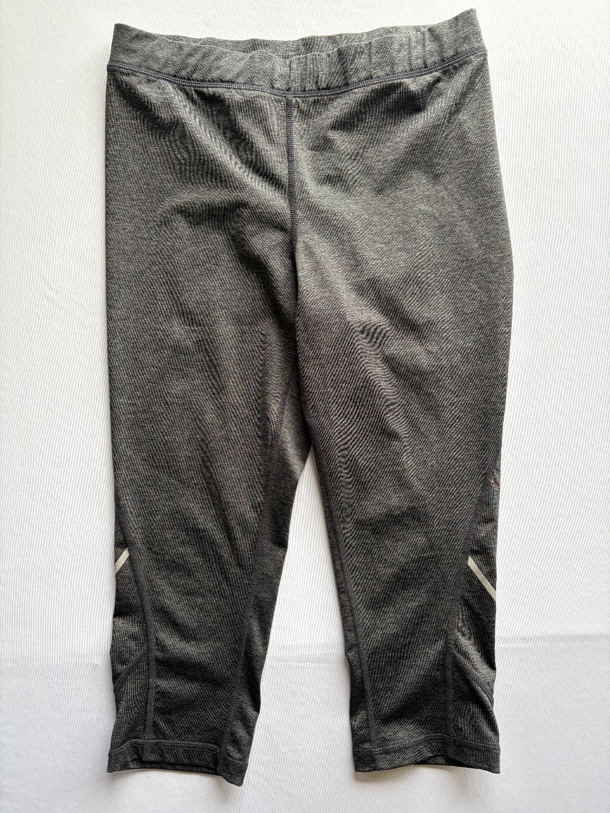 Xersion Women’s Medium Gray Capri Running Leggings Reflective Zip Pocket Xersion Women’s Medium Gray Capri Running Leggings Reflective Zip Pocket