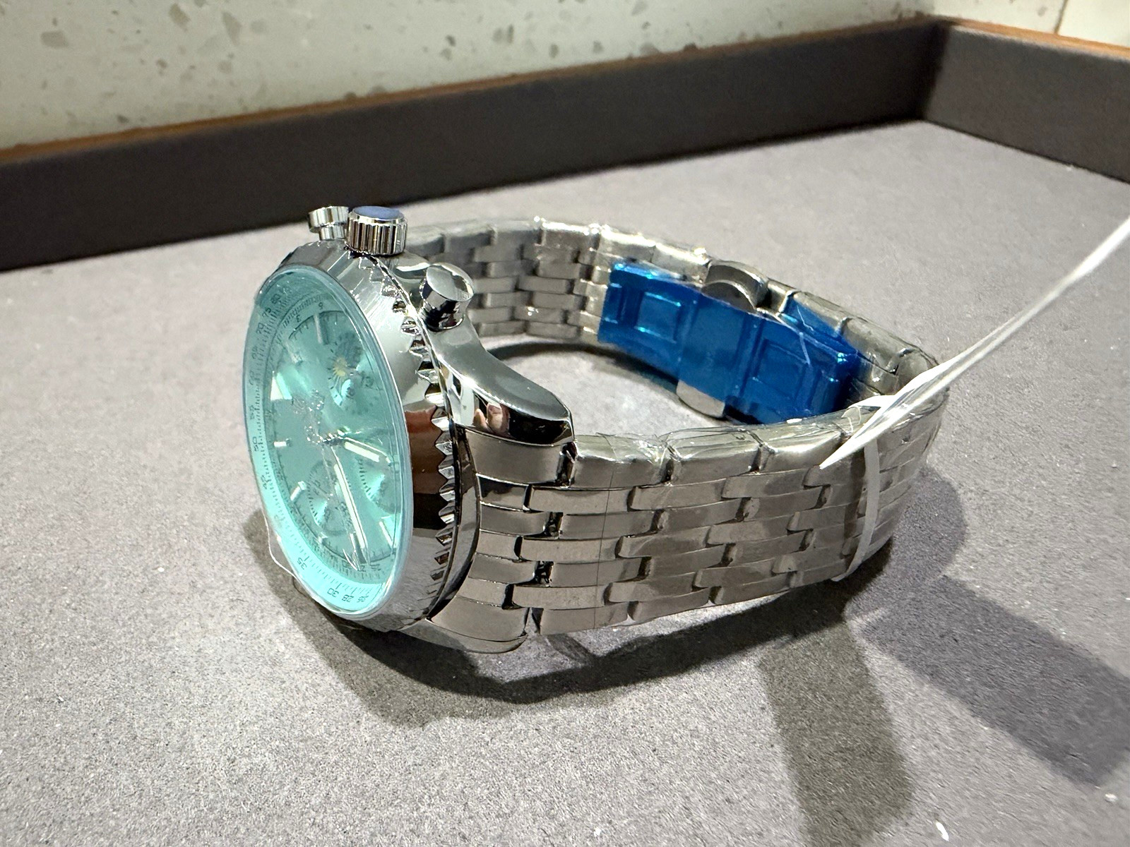 Montres Prestige Quartz Chronograph Blue Dial 44mm SS Bracelet 50m w/Box Montres Prestige Quartz Chronograph Blue Dial 44mm SS Bracelet 50m w/Box