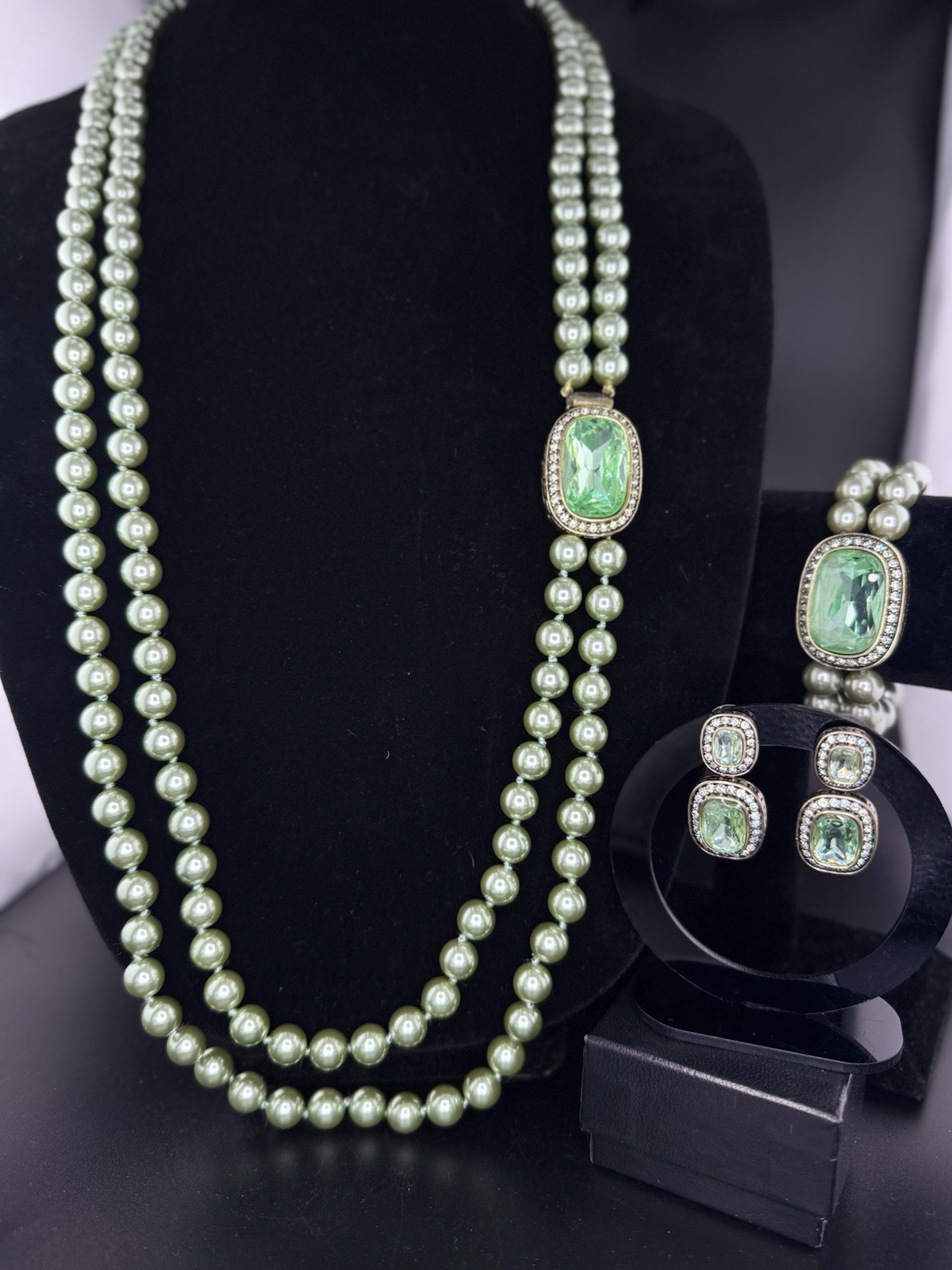 VERY RARE Signed Heidi Daus “Exquisite Elegance” SET in Chrysolite Color Way VERY RARE Signed Heidi Daus “Exquisite Elegance” SET in Chrysolite Color Way