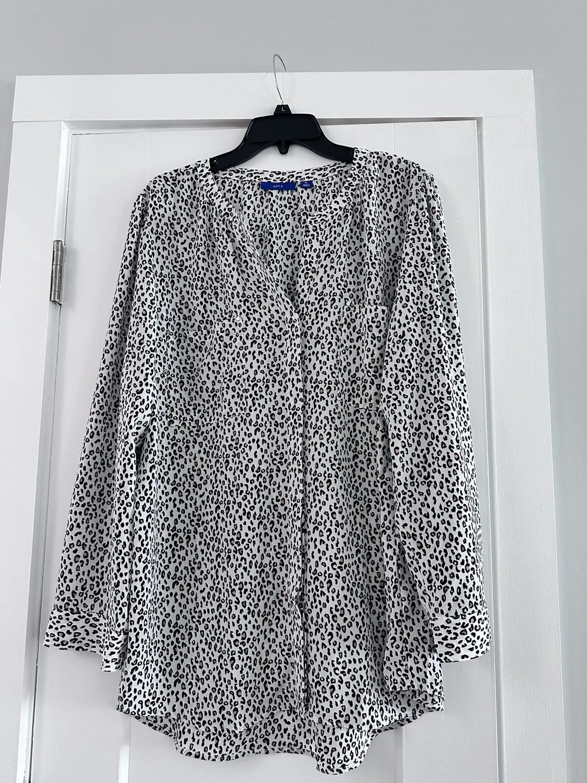 Apt. 9 XL Women’s Leopard Animal Print Long Sleeve Button Blouse Top Apt. 9 XL Women’s Leopard Animal Print Long Sleeve Button Blouse Top
