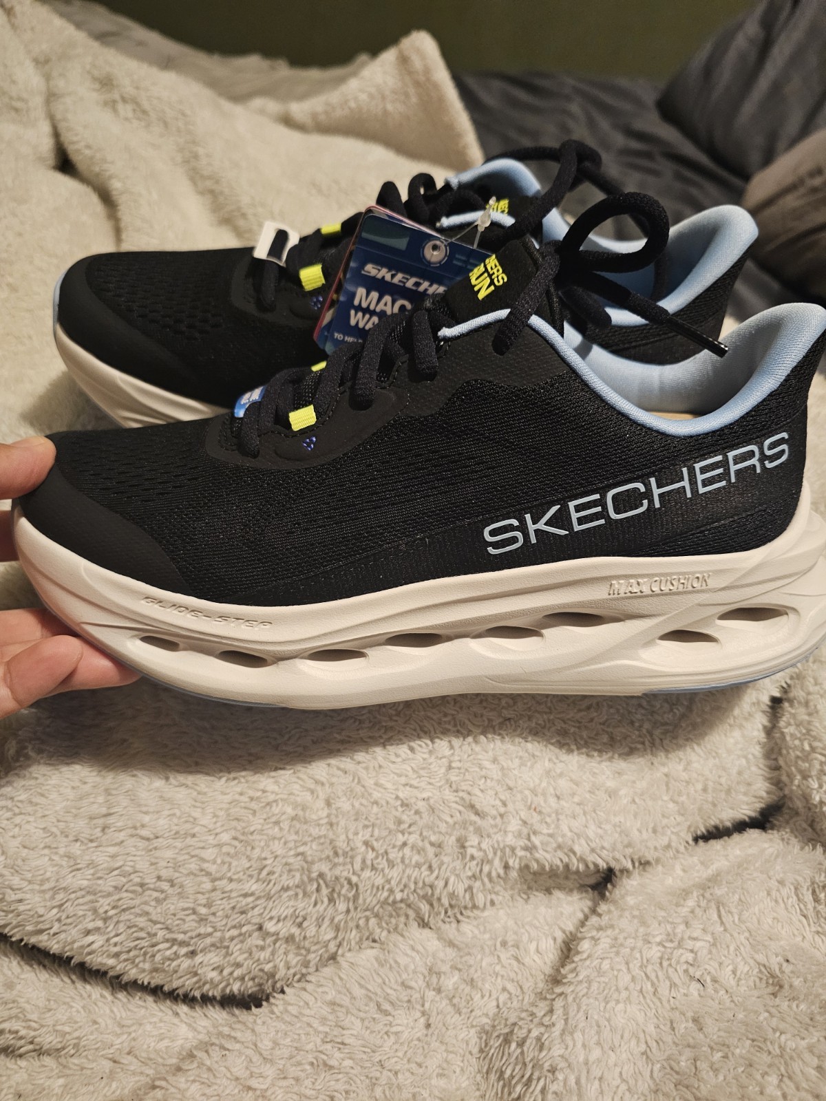 SKECHERS GO RUN Max Cushioning Women\'s Lace-Up Running Sneakers Black/White SKECHERS GO RUN Max Cushioning Women\'s Lace-Up Running Sneakers Black/White